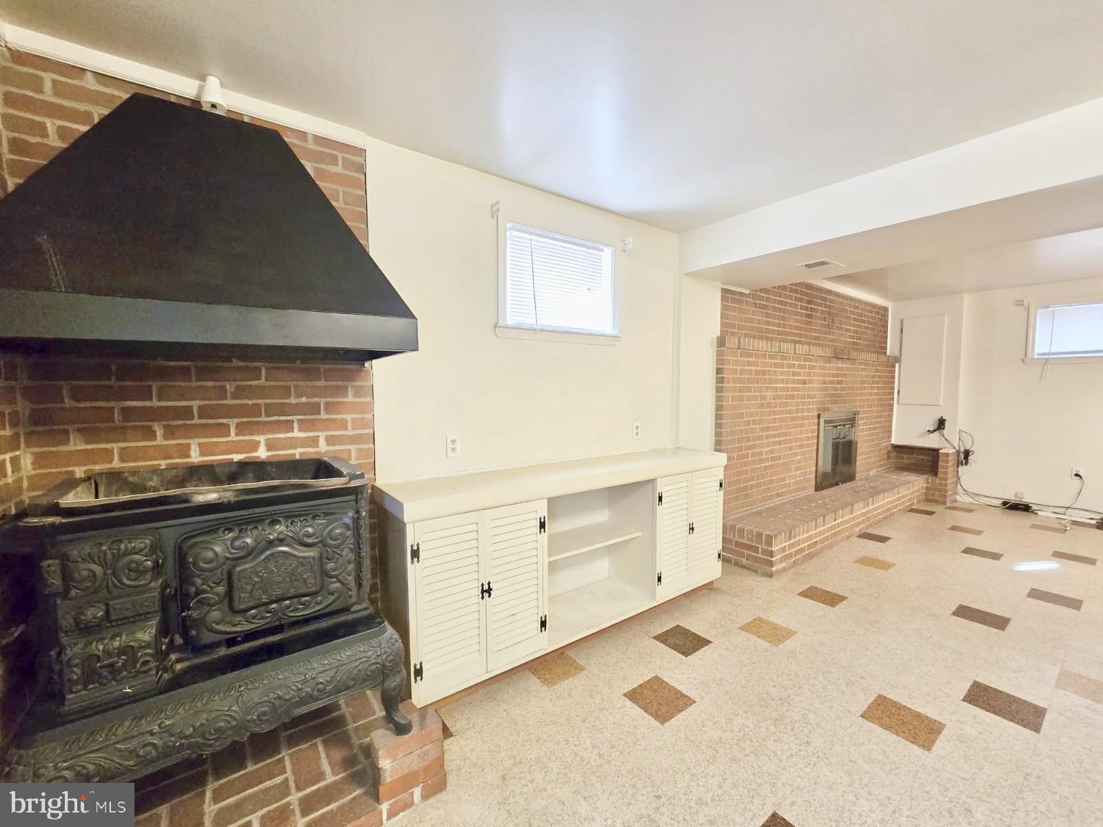 SUMMIT HALL - Residential