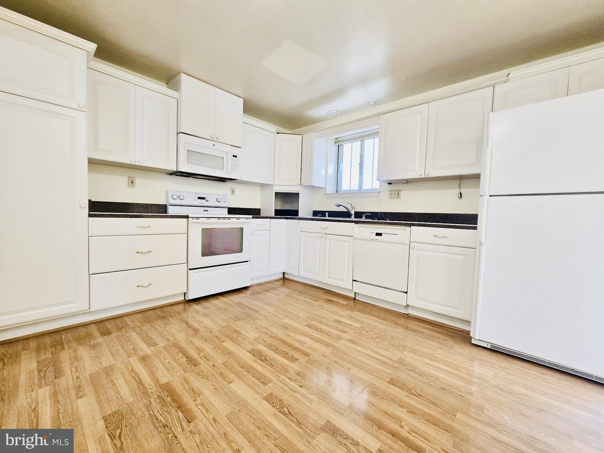 SUMMIT HALL - Residential