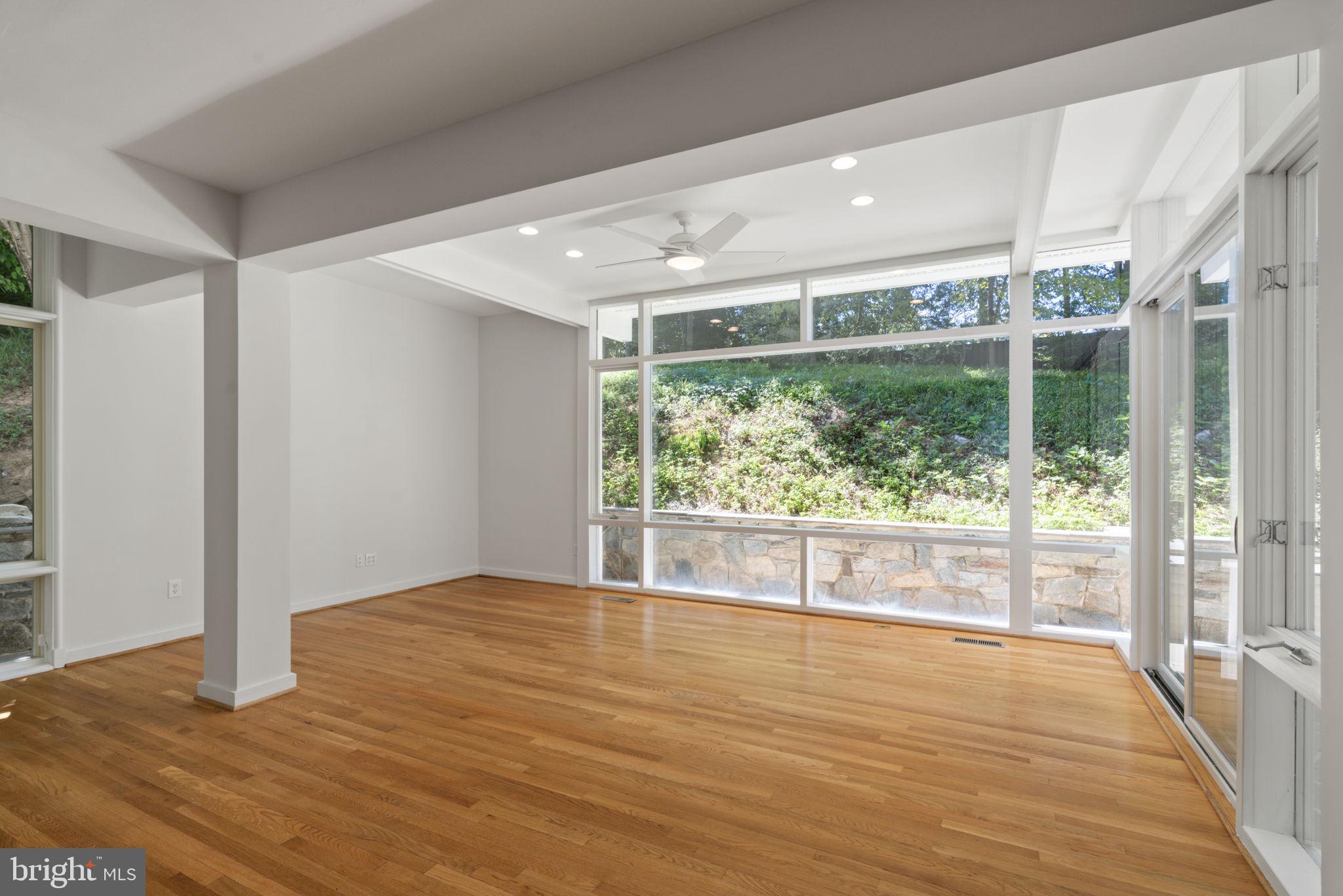 LORCOM GROVE - Residential