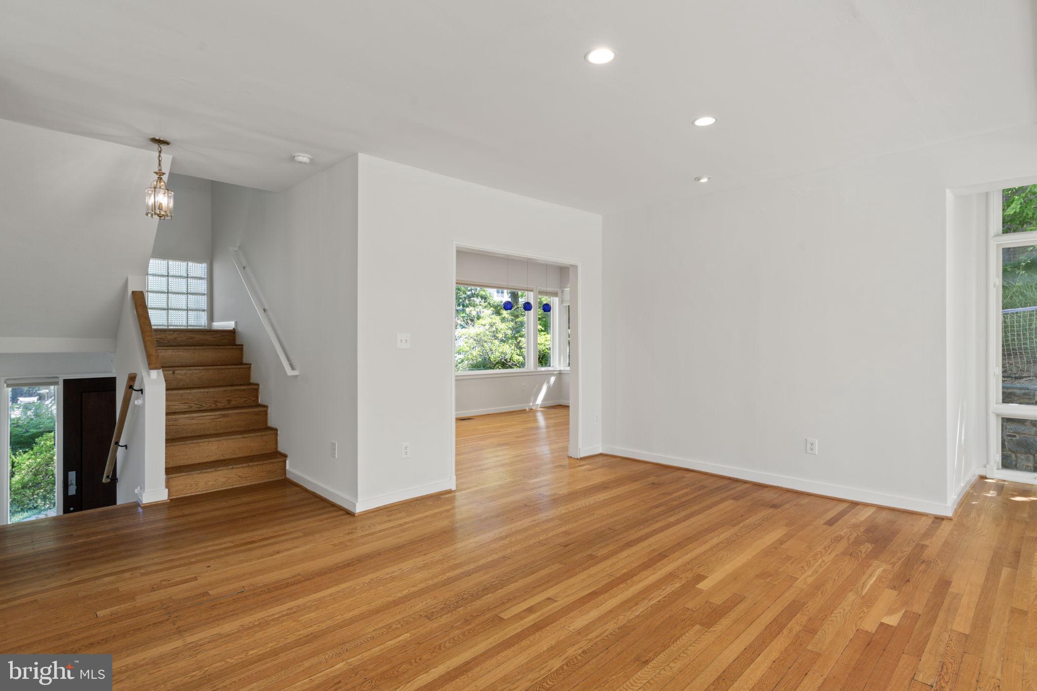 LORCOM GROVE - Residential