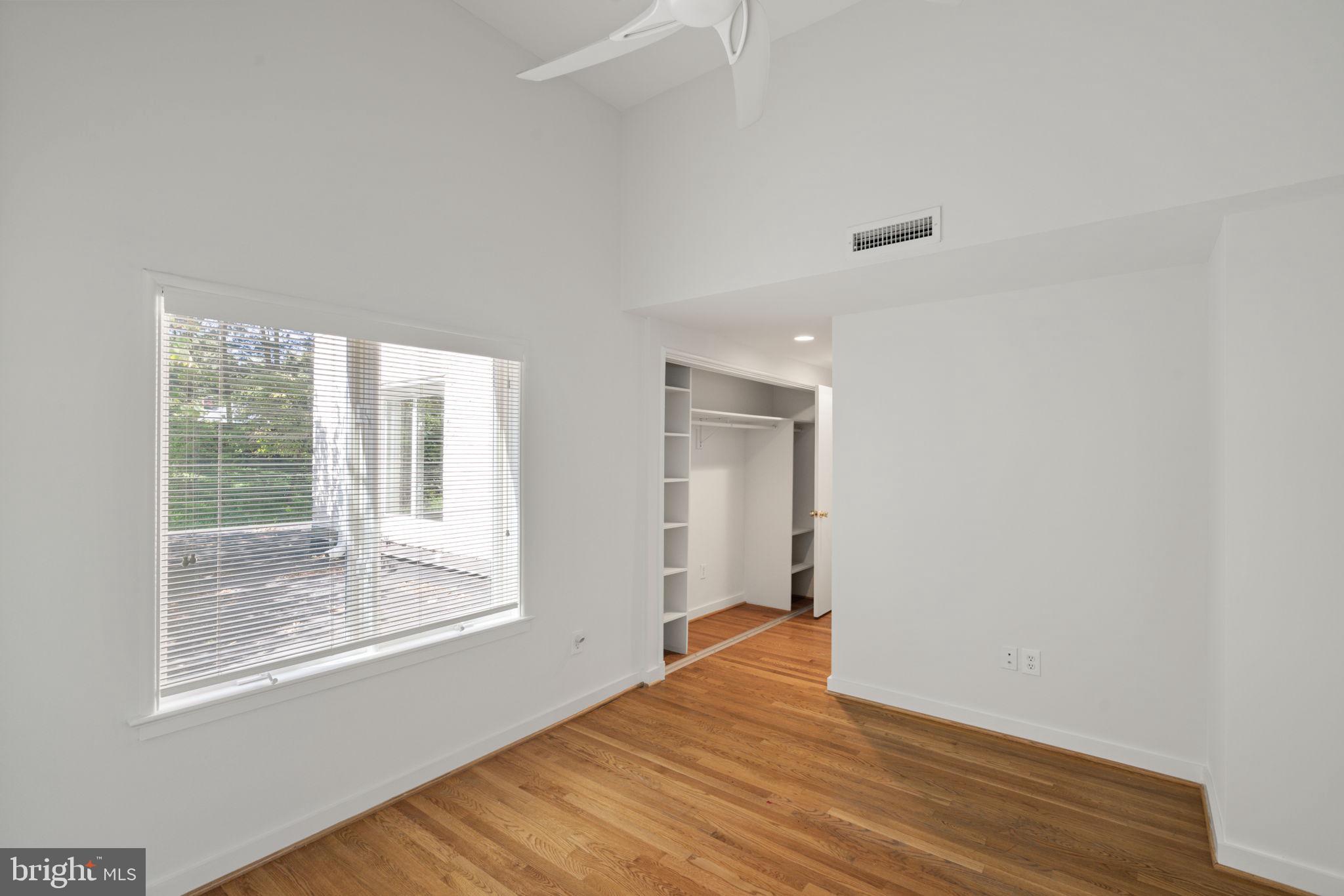 LORCOM GROVE - Residential