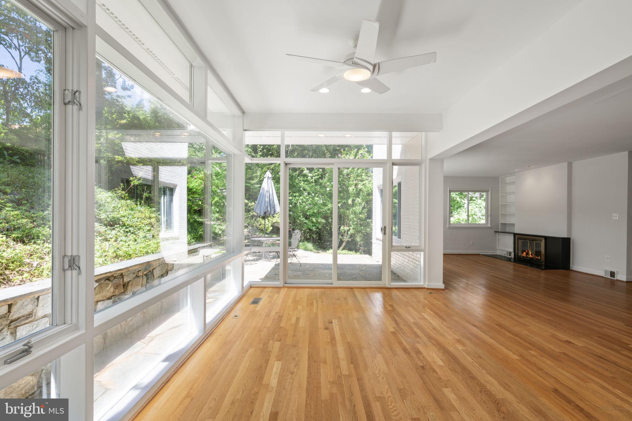 LORCOM GROVE - Residential