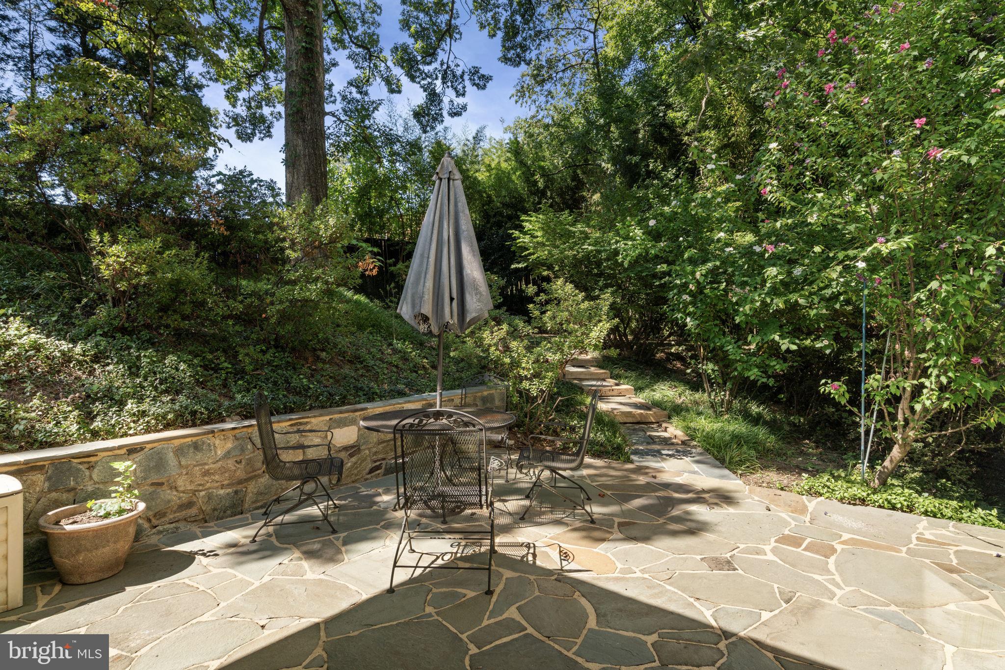LORCOM GROVE - Residential