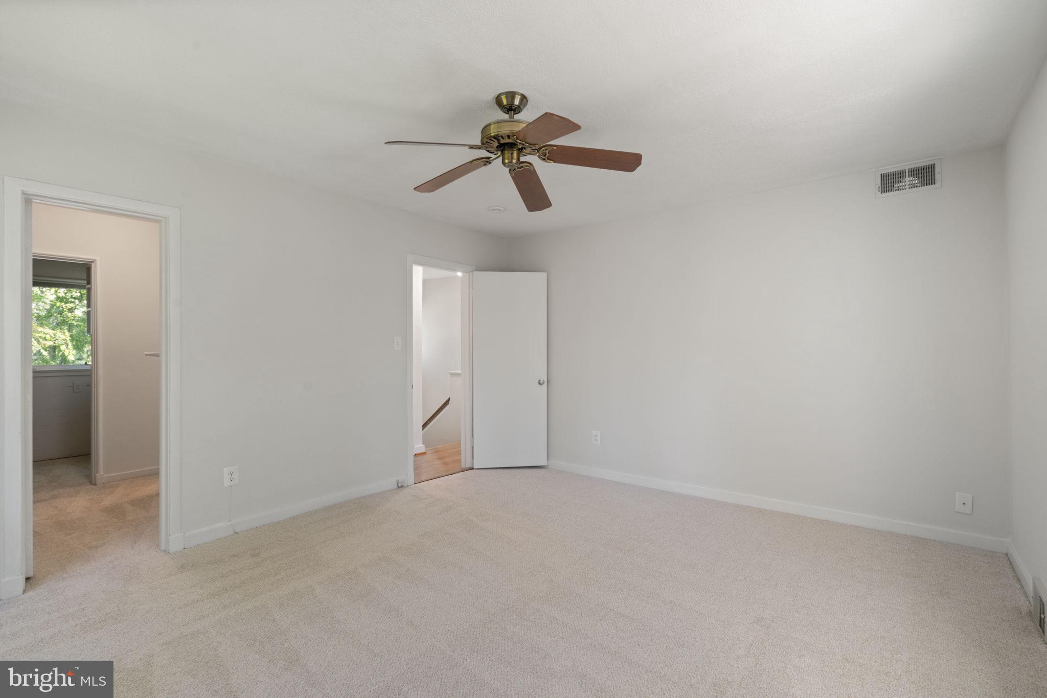 LORCOM GROVE - Residential