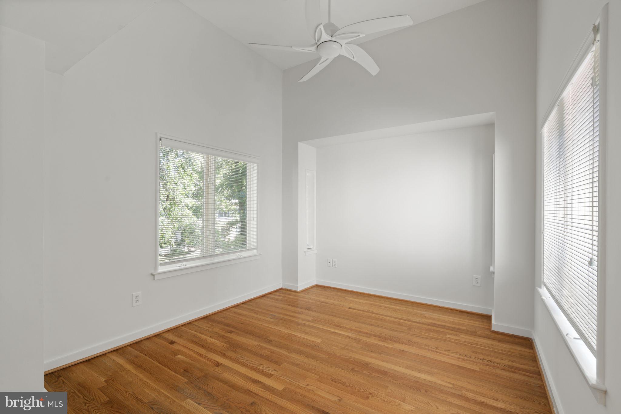 LORCOM GROVE - Residential