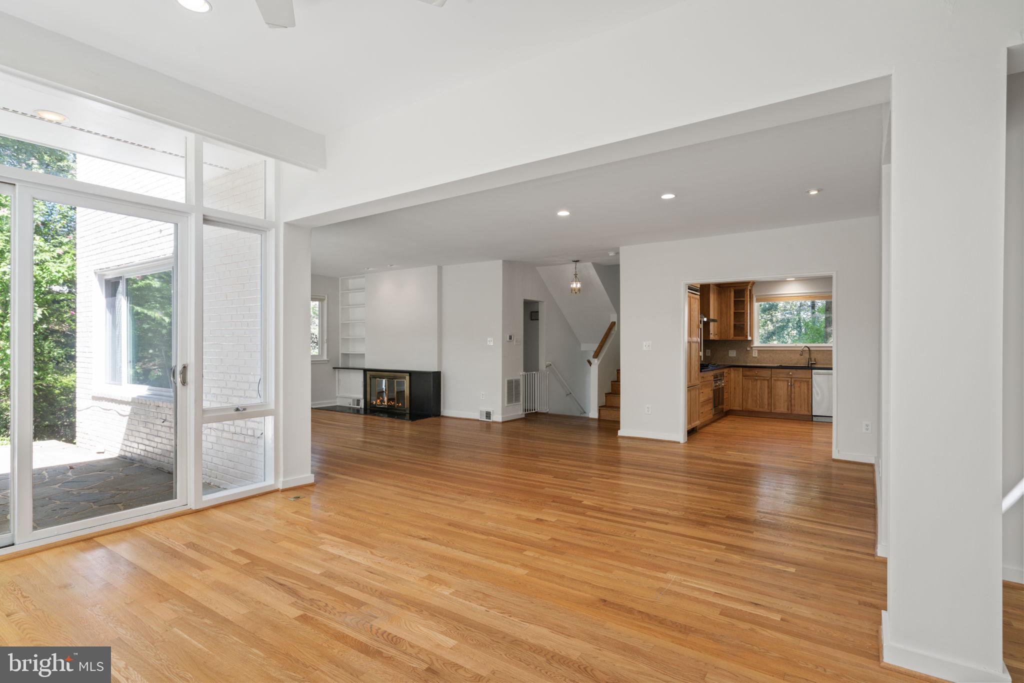 LORCOM GROVE - Residential