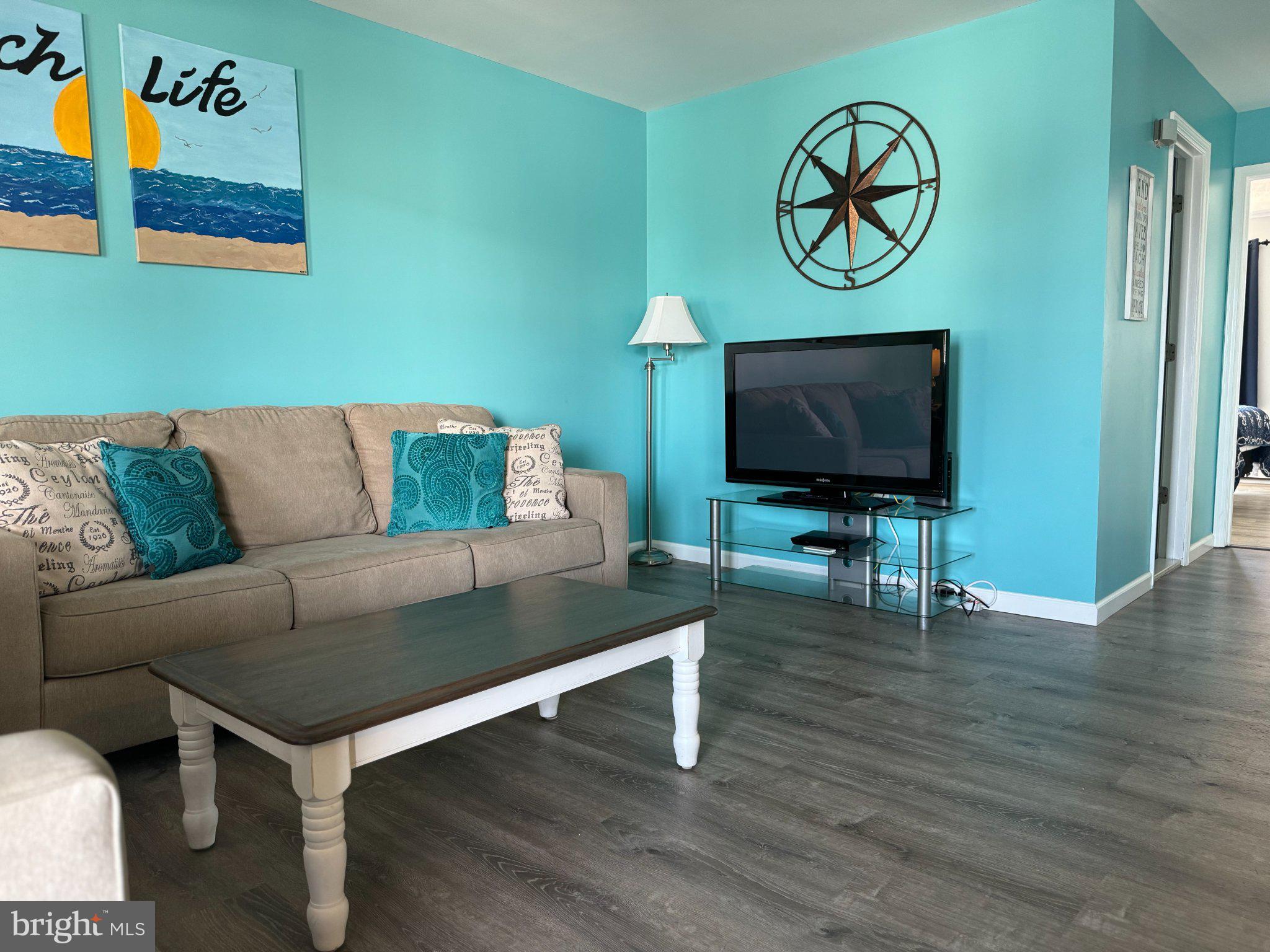 417 ROBIN DRIVE B102