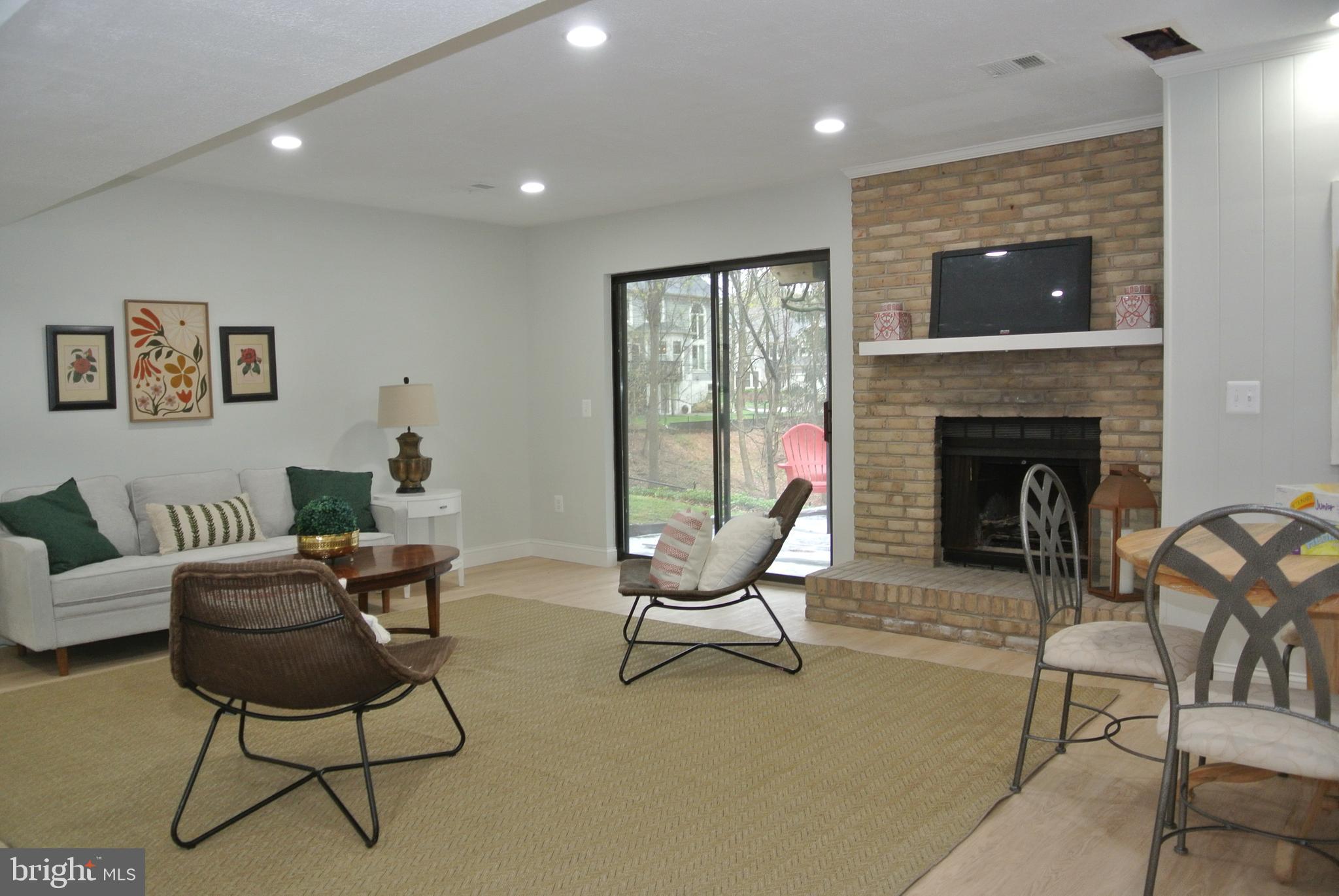 VALLEYWOOD AT FIVE FARMS - Residential Lease