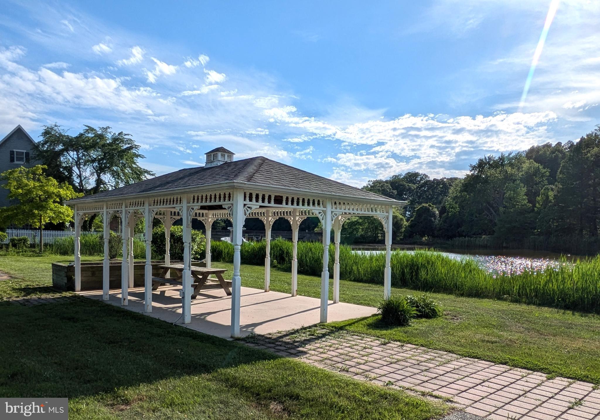 EAGLE MANOR - Land