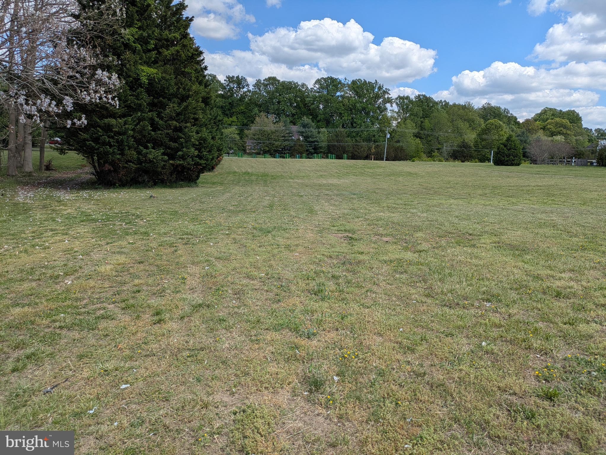EAGLE MANOR - Land