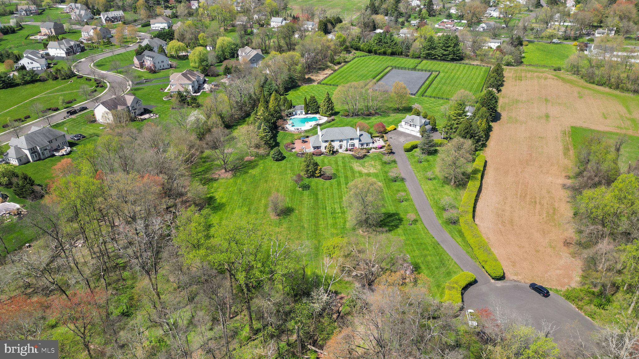 TWO POND ESTATES - Residential
