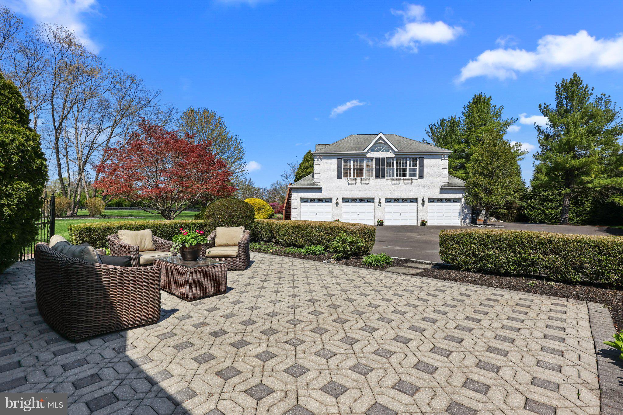 TWO POND ESTATES - Residential