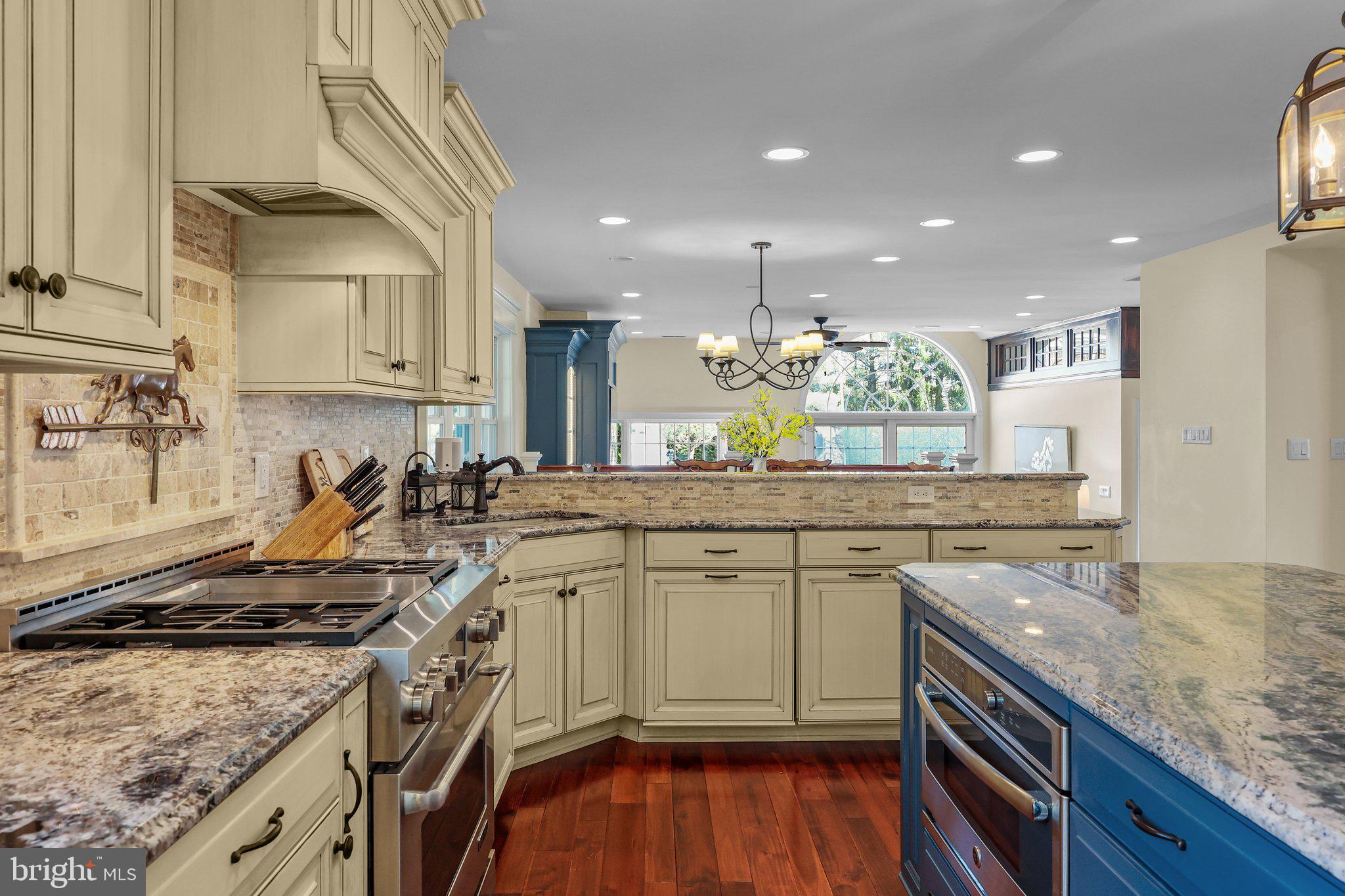 TWO POND ESTATES - Residential