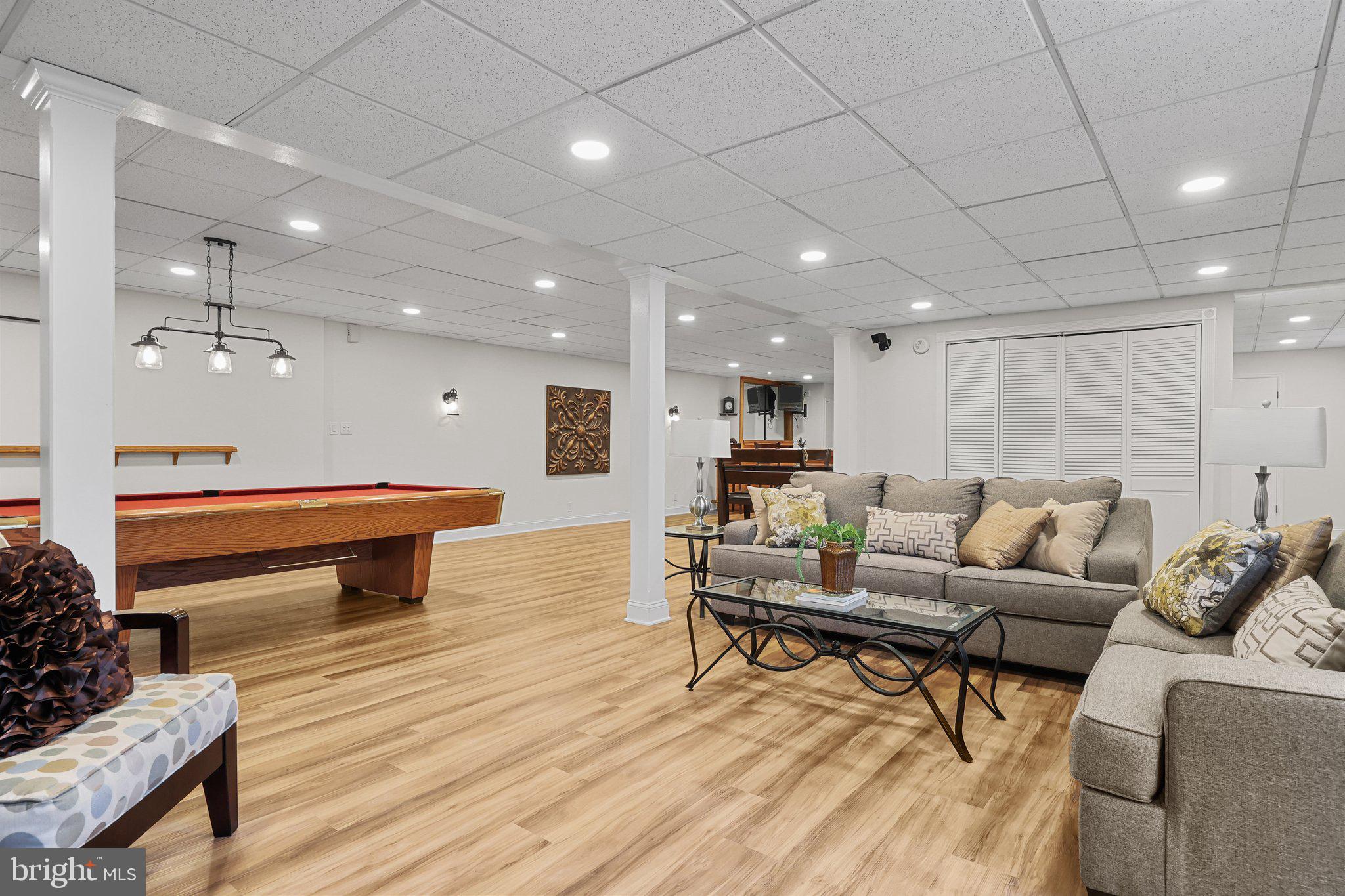 TWO POND ESTATES - Residential