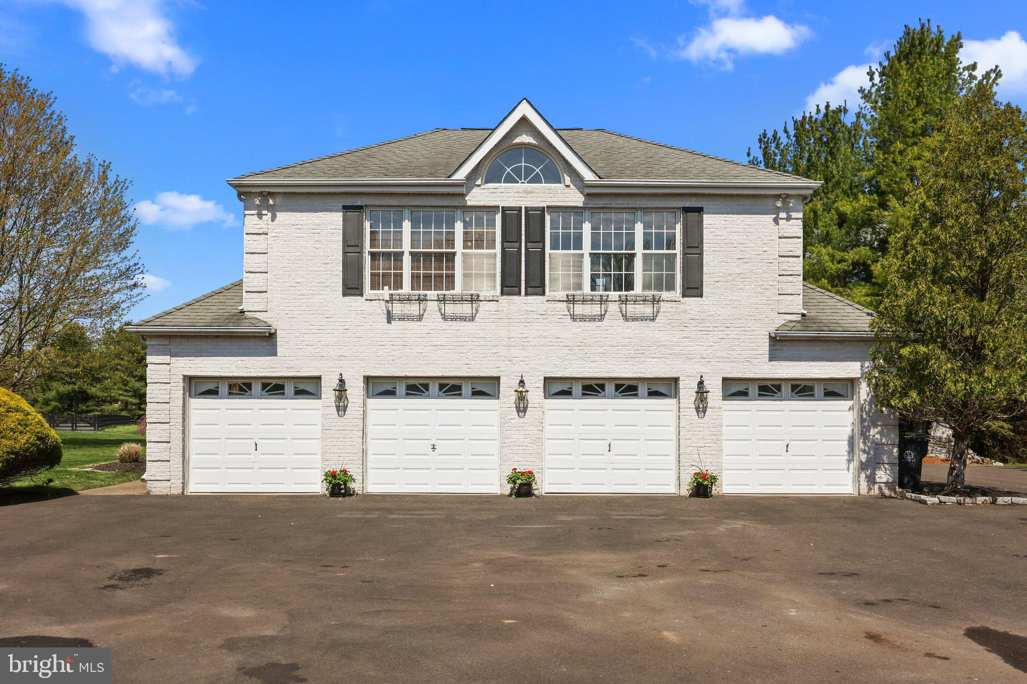 TWO POND ESTATES - Residential