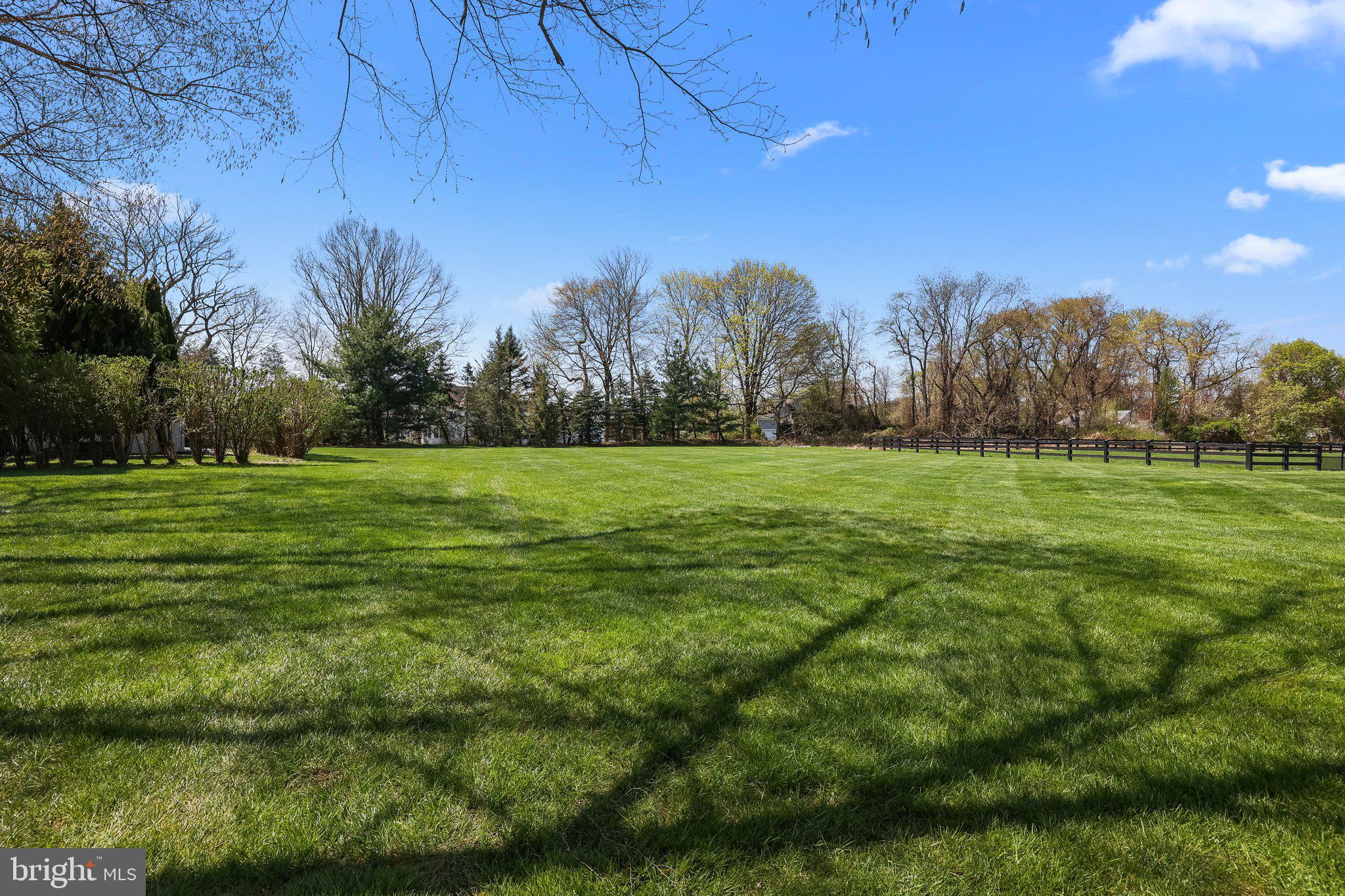 TWO POND ESTATES - Residential