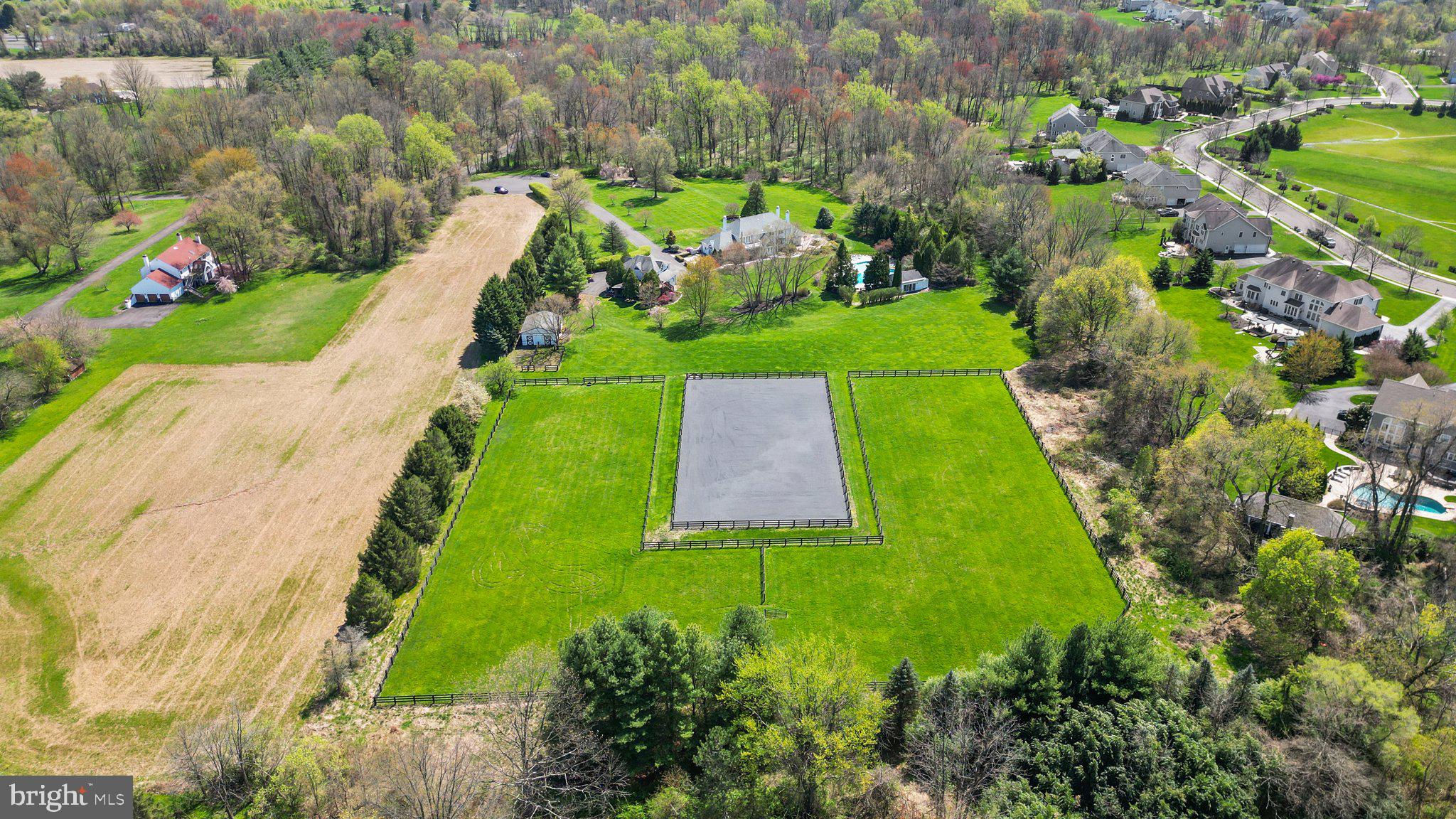 TWO POND ESTATES - Residential