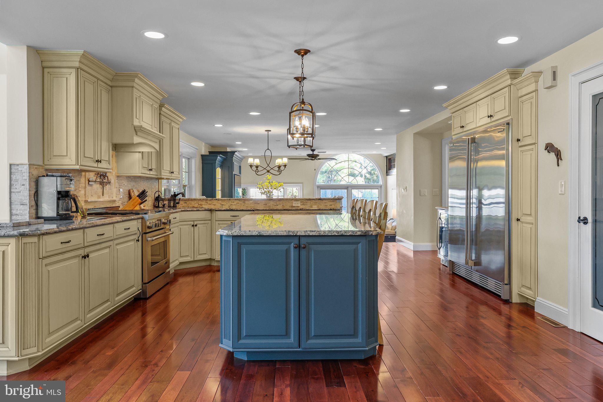 TWO POND ESTATES - Residential