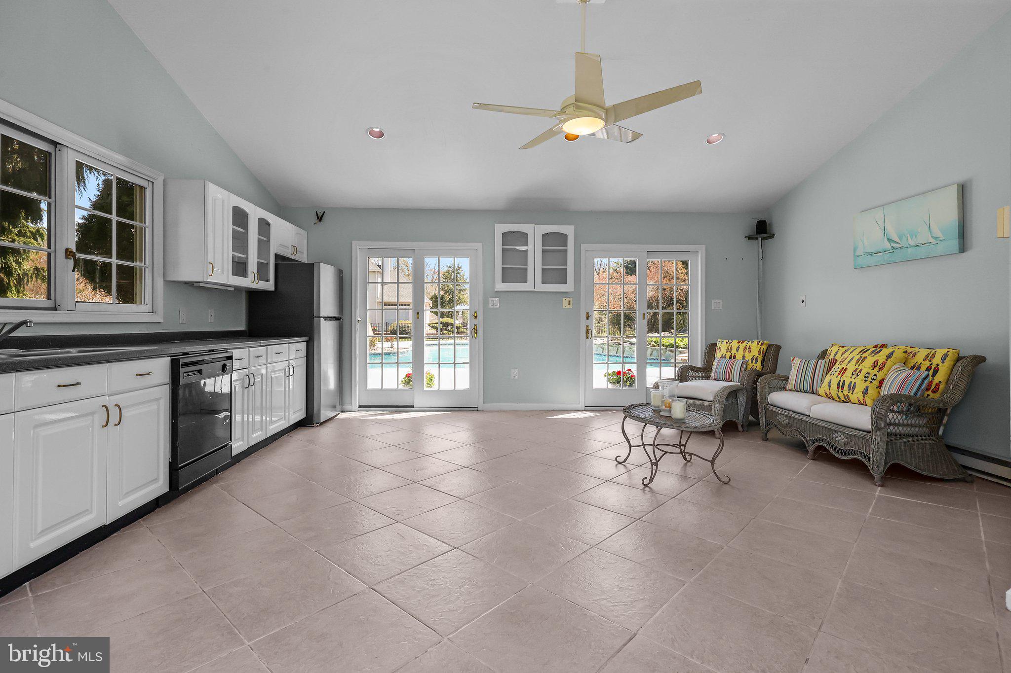 TWO POND ESTATES - Residential