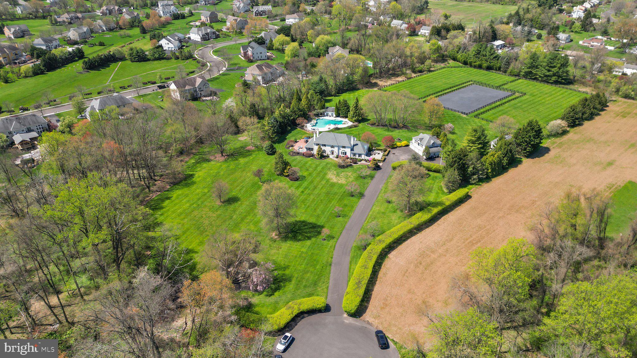 TWO POND ESTATES - Residential