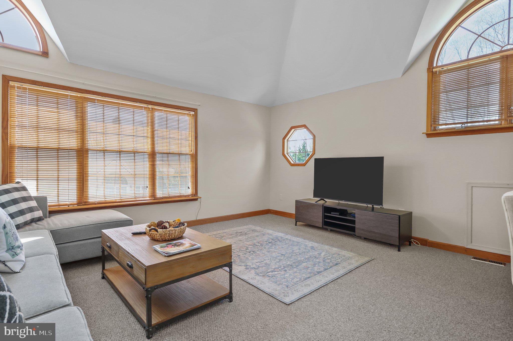 TWO POND ESTATES - Residential