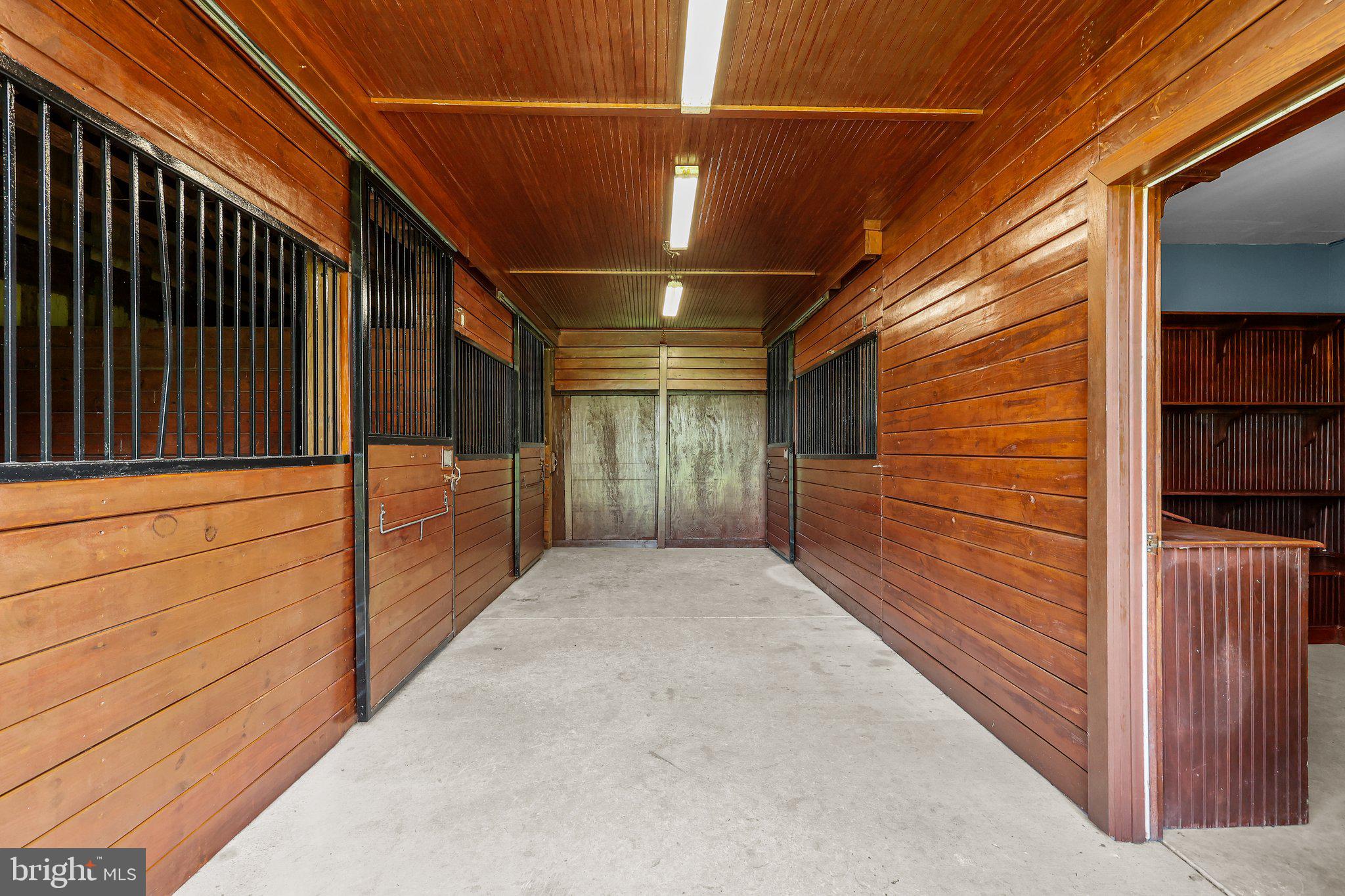 TWO POND ESTATES - Residential