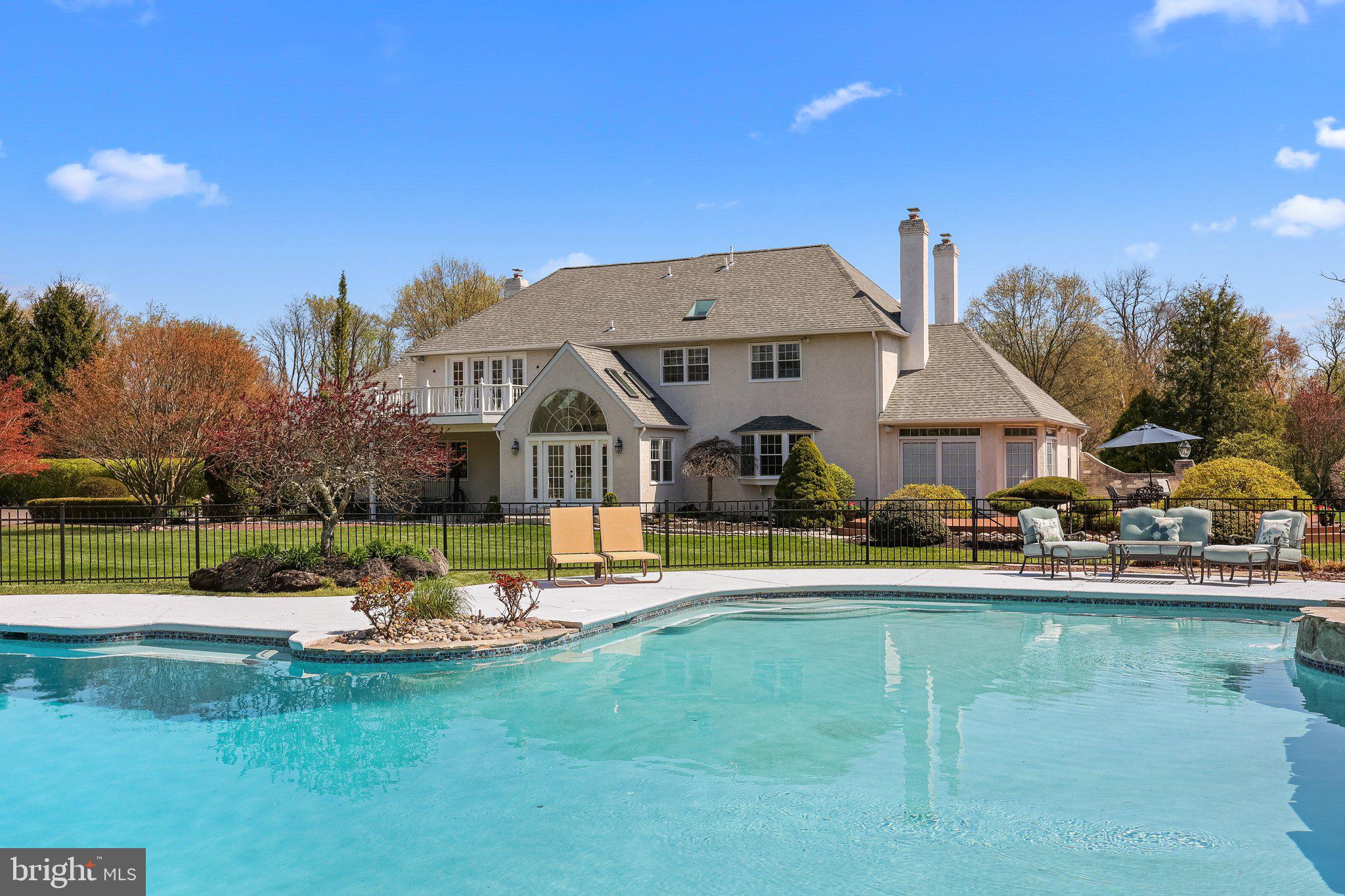 TWO POND ESTATES - Residential