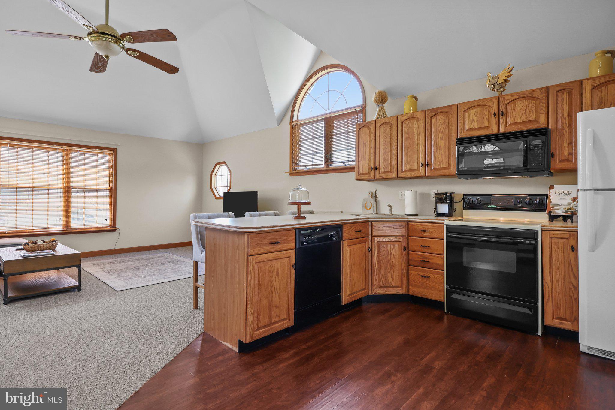 TWO POND ESTATES - Residential