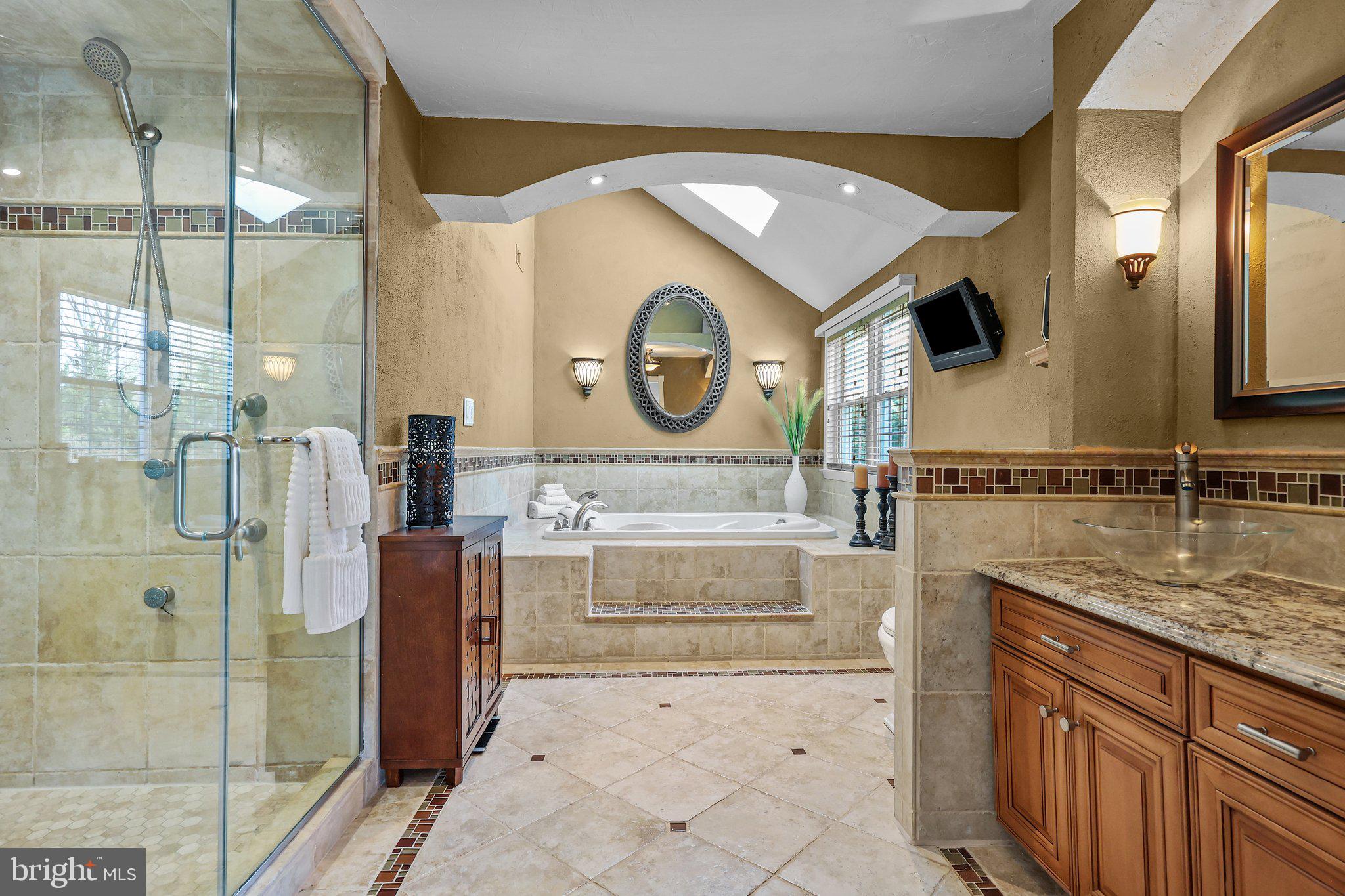 TWO POND ESTATES - Residential