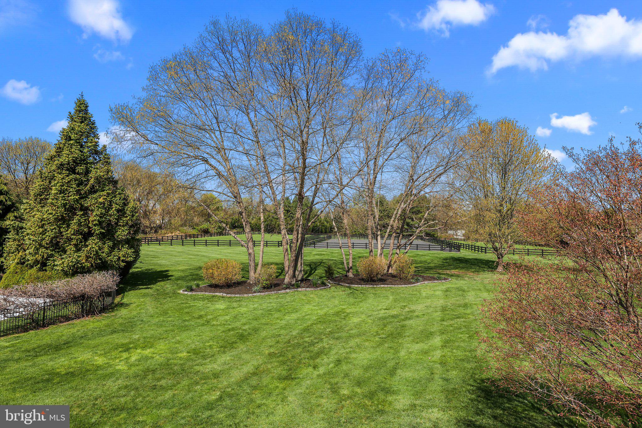 TWO POND ESTATES - Residential