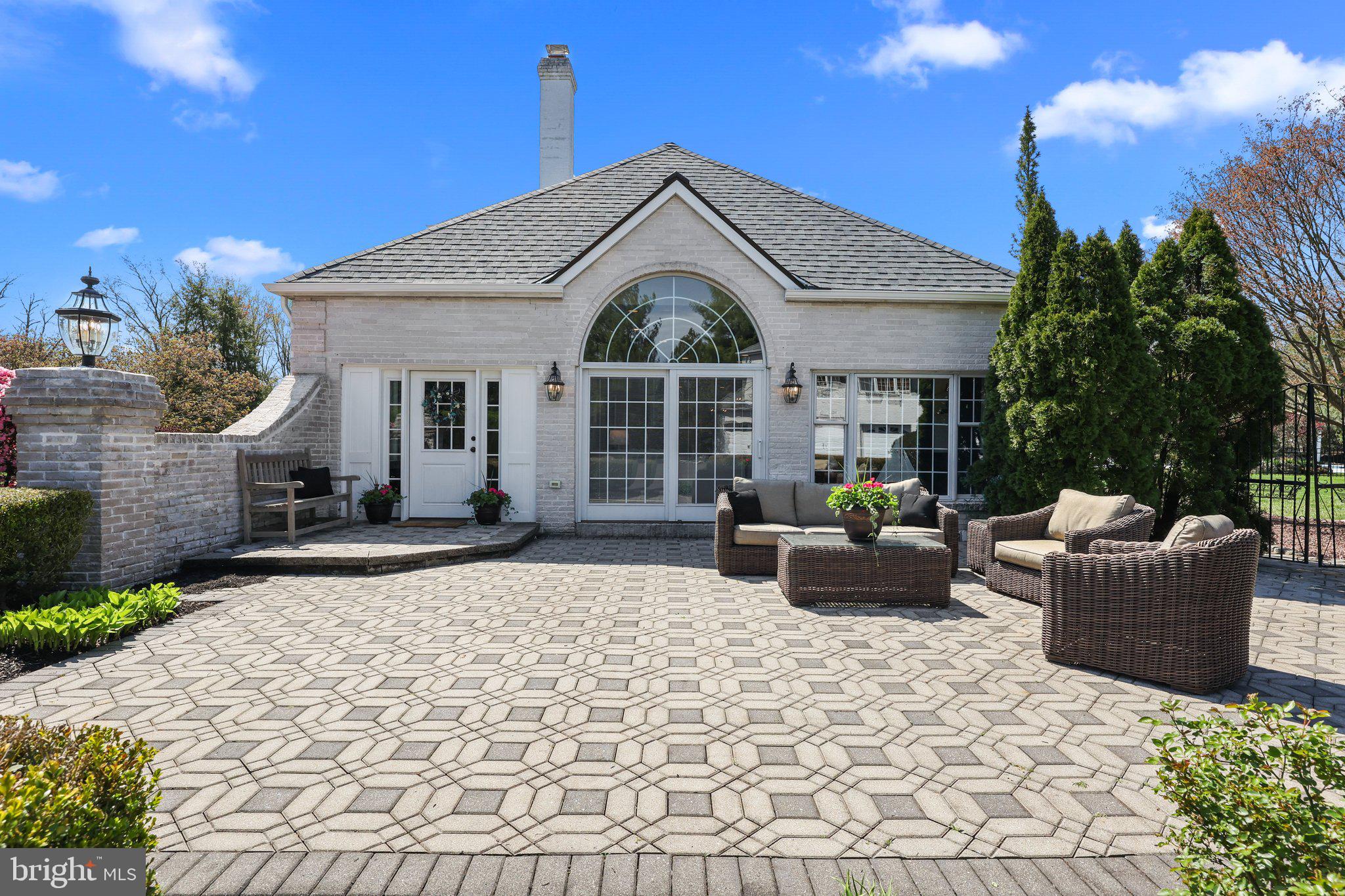 TWO POND ESTATES - Residential