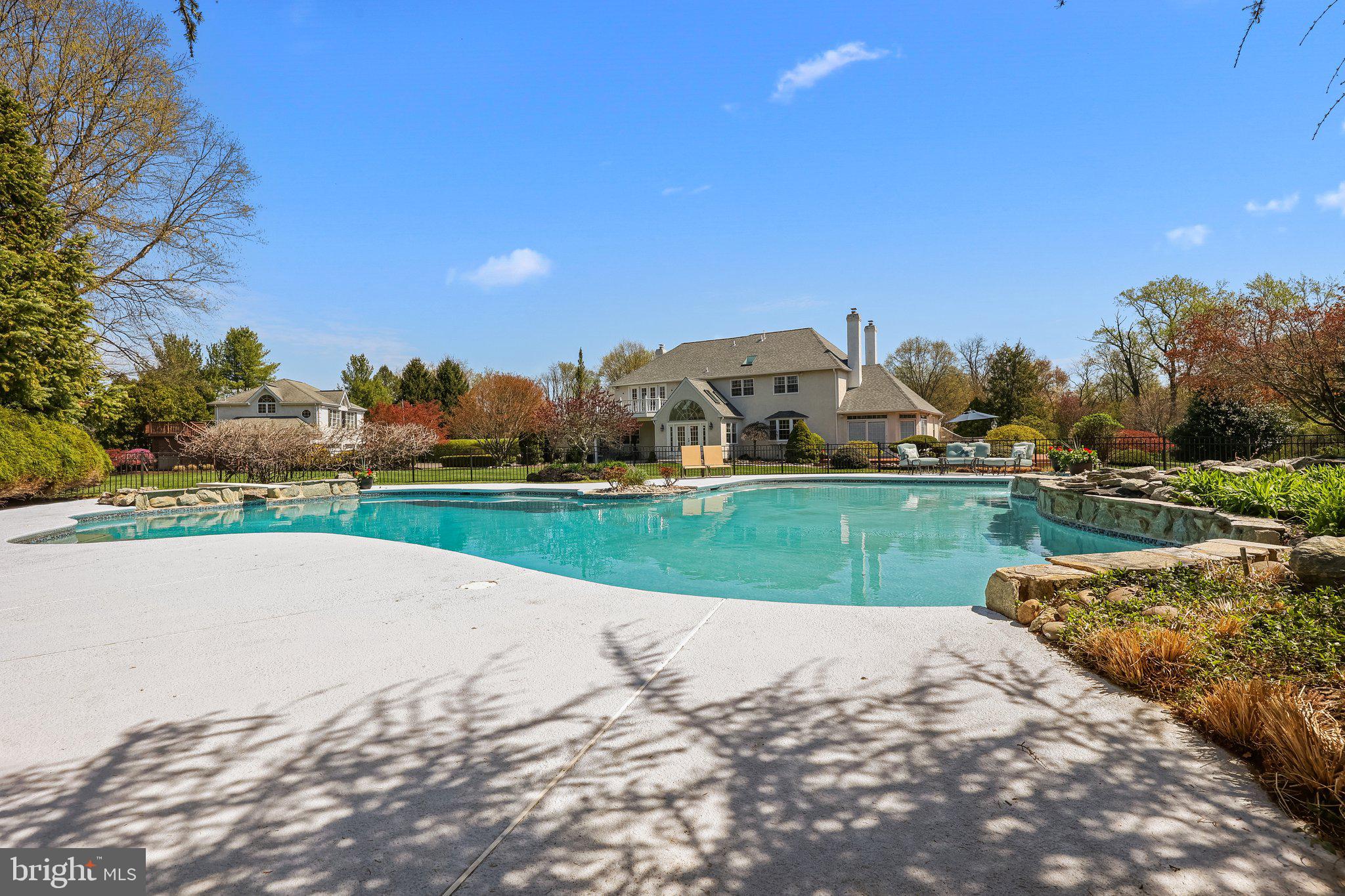 TWO POND ESTATES - Residential