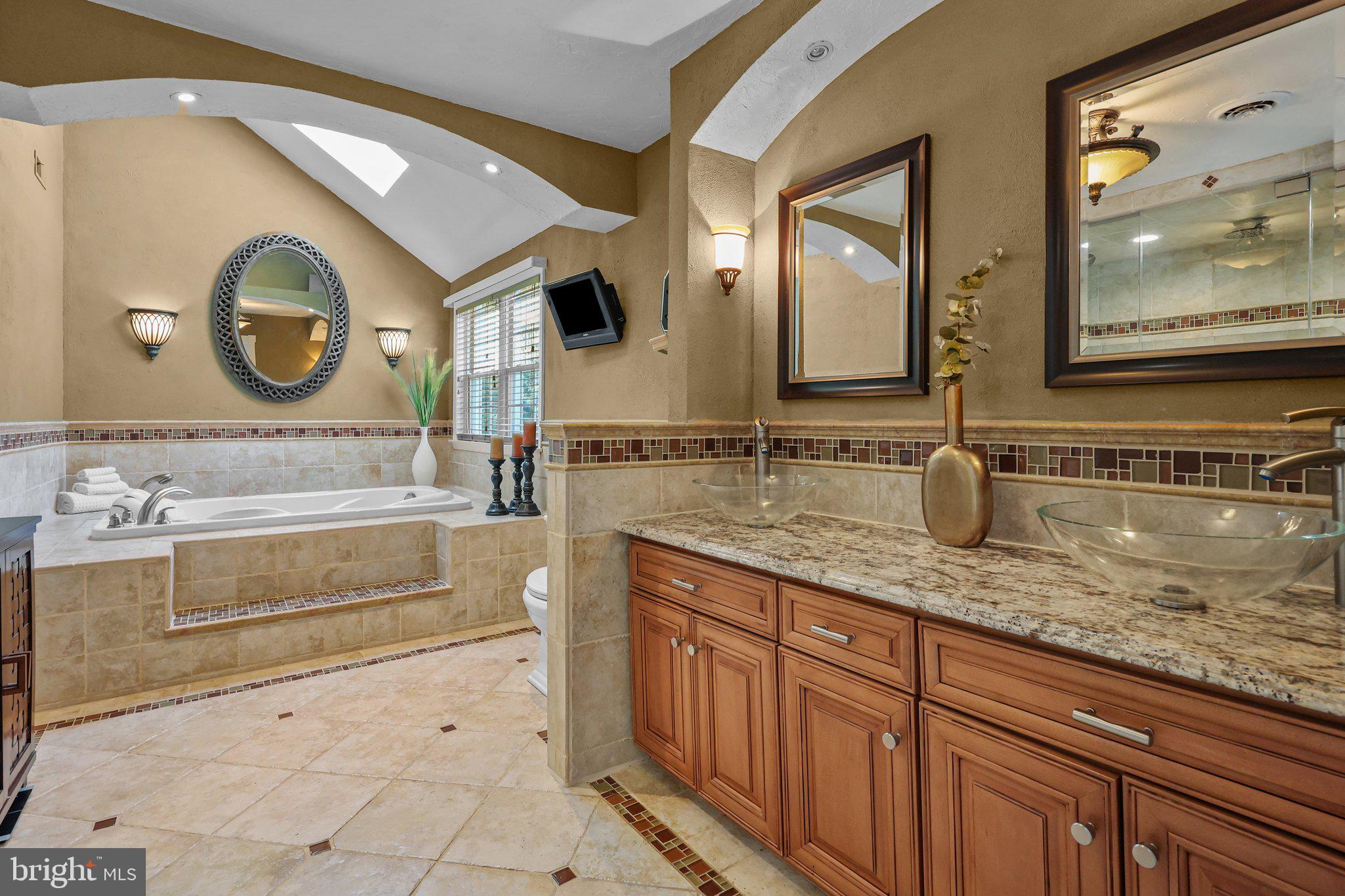 TWO POND ESTATES - Residential