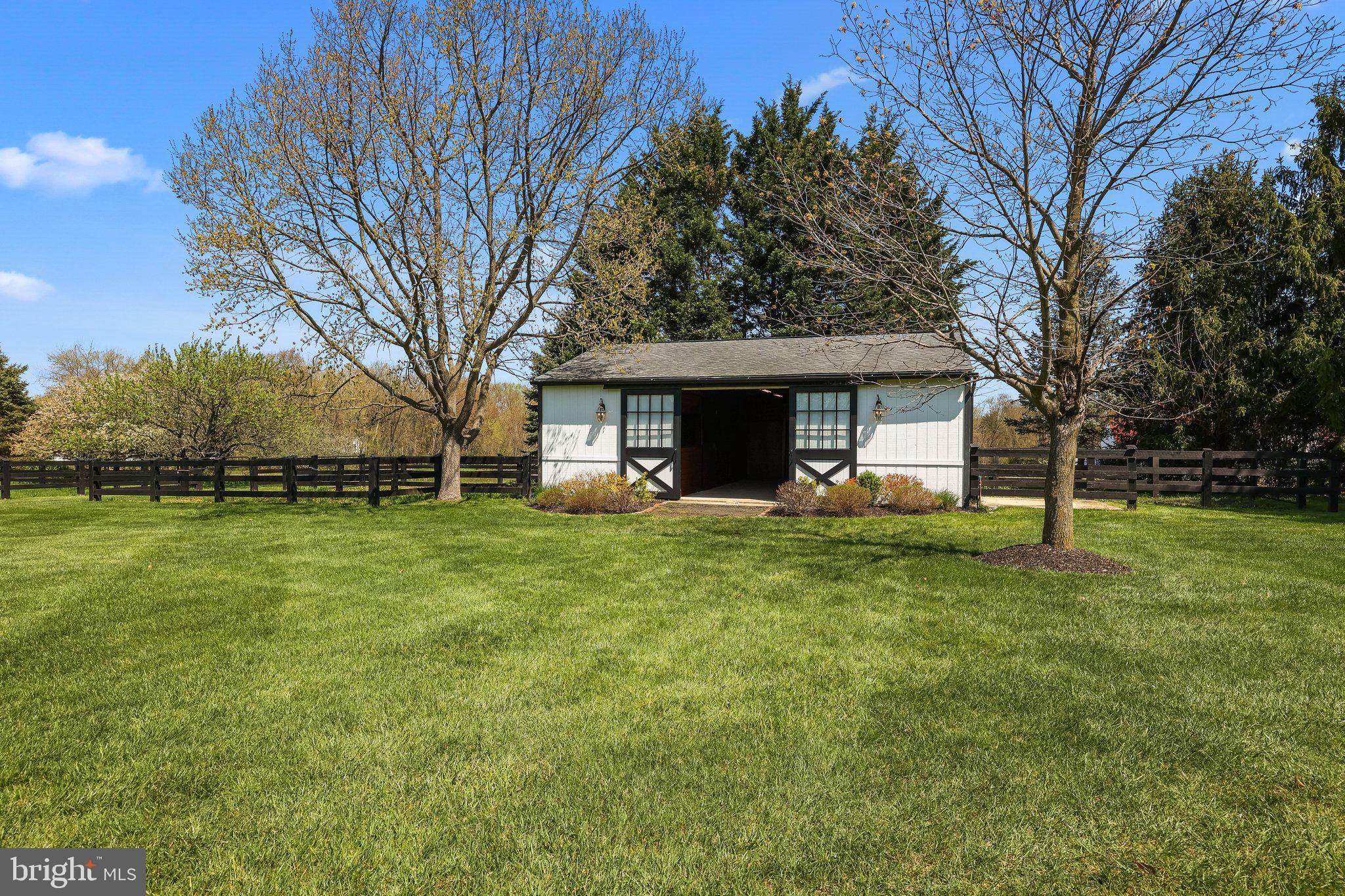 TWO POND ESTATES - Residential