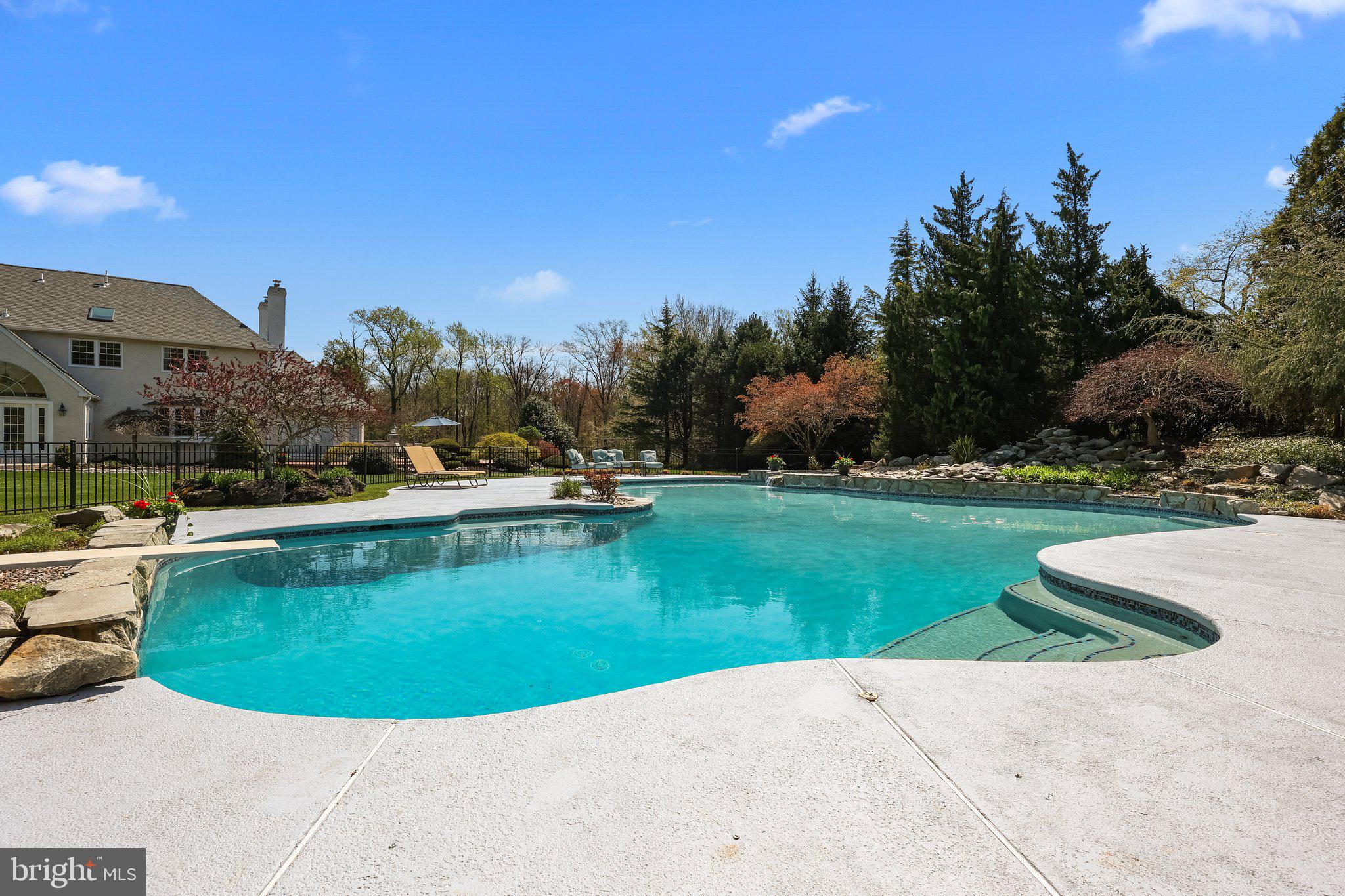 TWO POND ESTATES - Residential