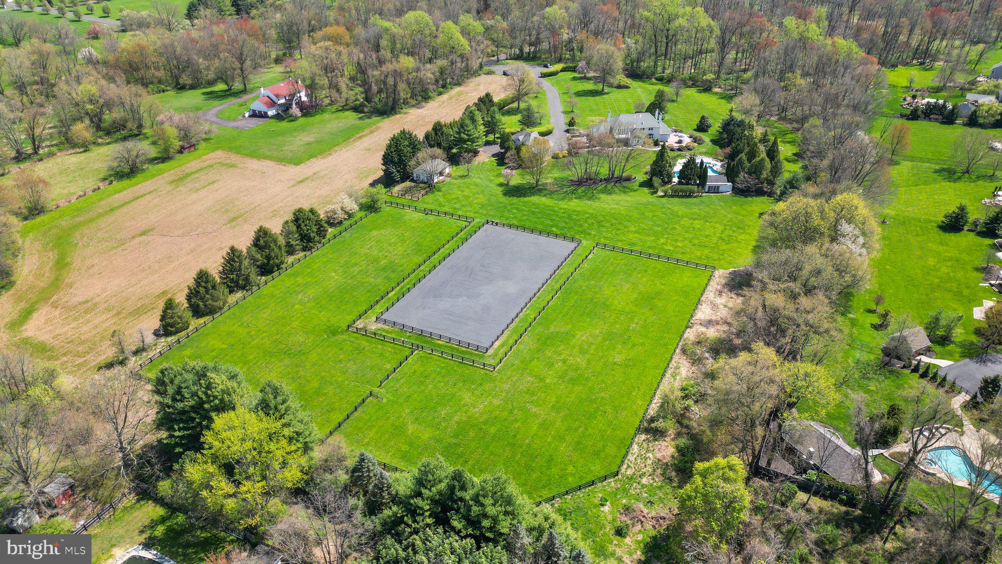 TWO POND ESTATES - Residential