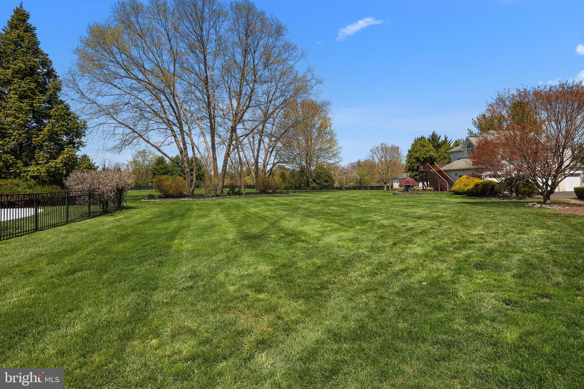 TWO POND ESTATES - Residential