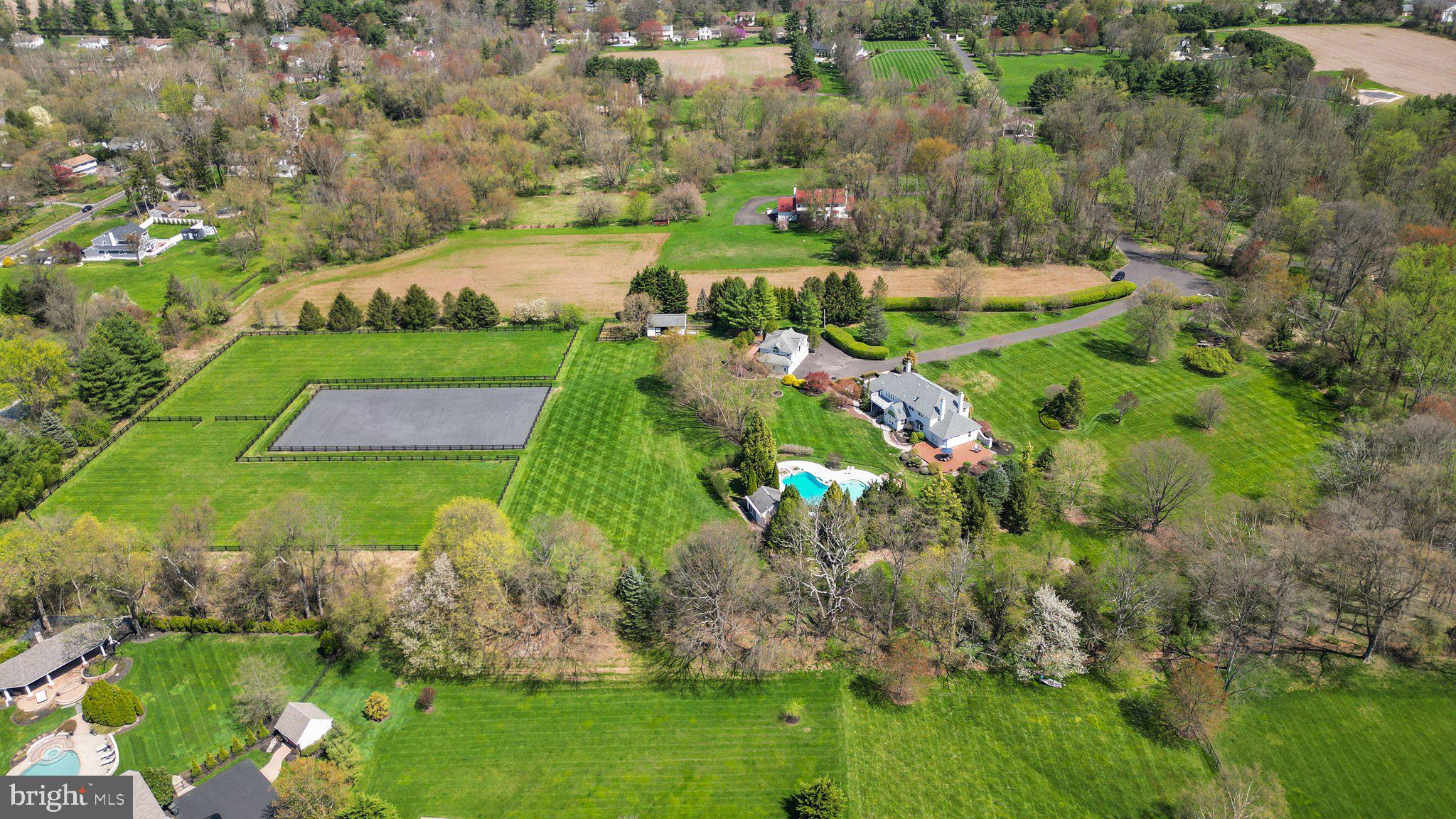 TWO POND ESTATES - Residential