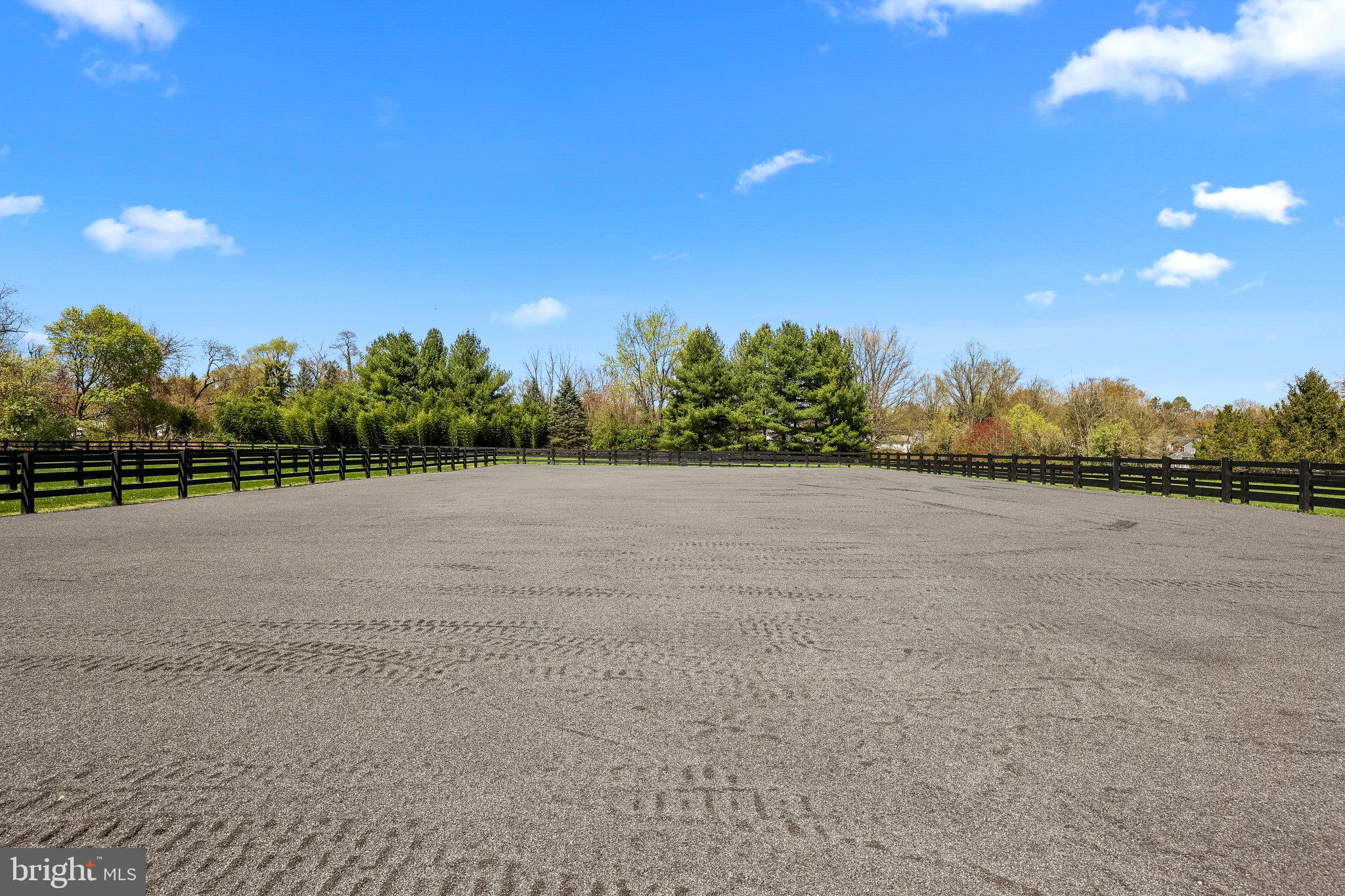 TWO POND ESTATES - Residential