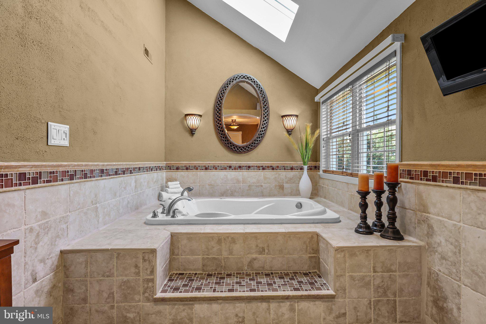 TWO POND ESTATES - Residential