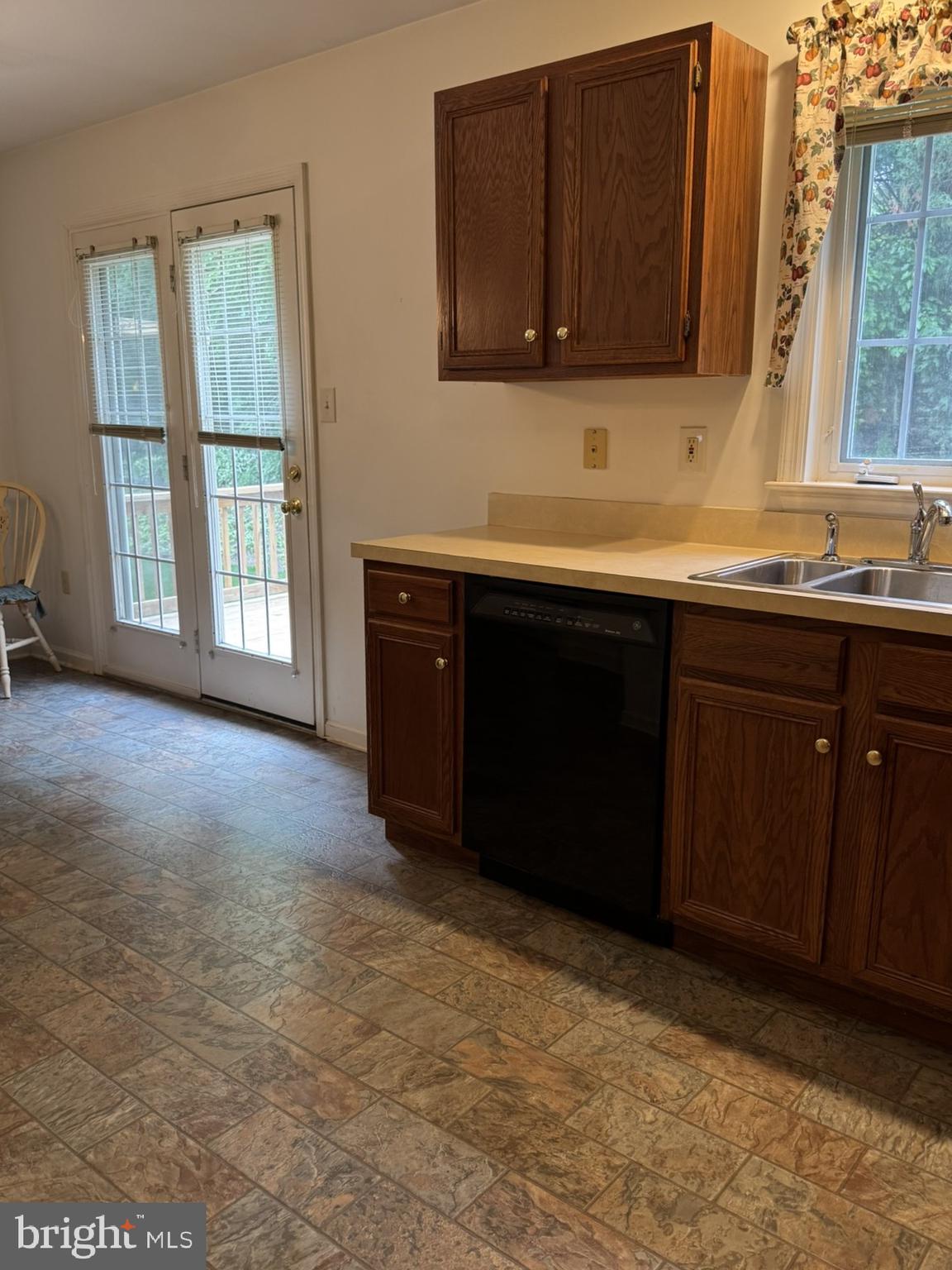 MANOR OAKS - Residential