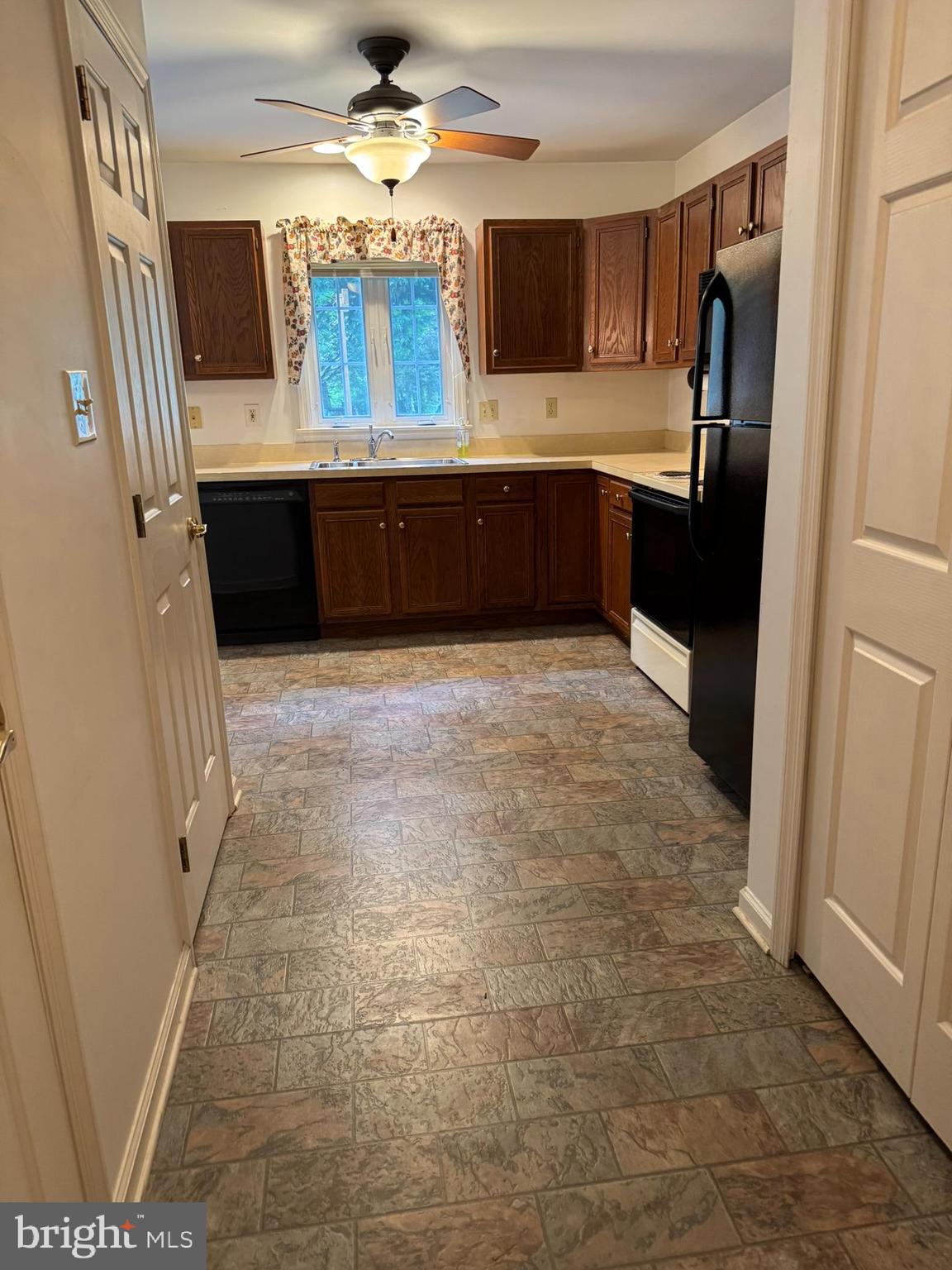 MANOR OAKS - Residential