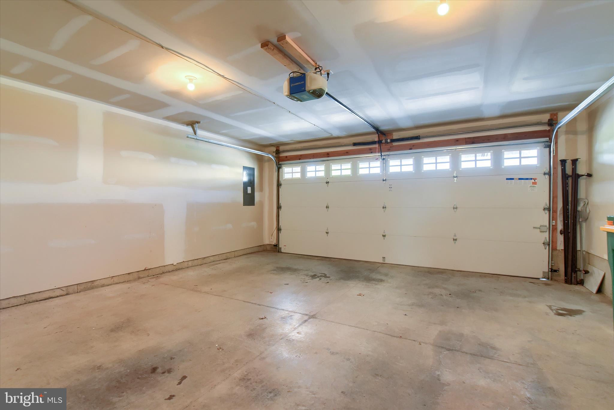 LAUREL RIDGE ESTATES - Residential