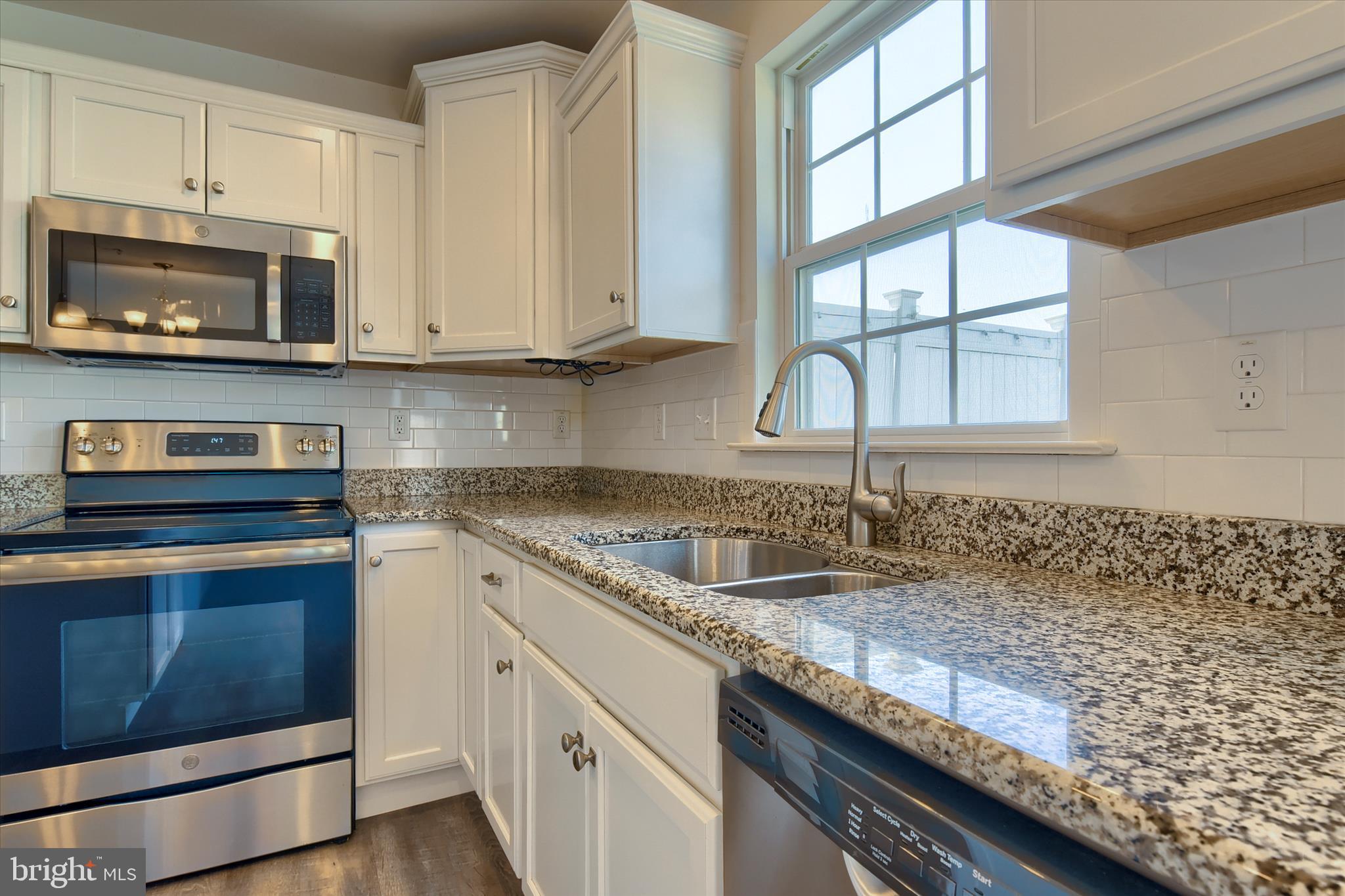 LAUREL RIDGE ESTATES - Residential