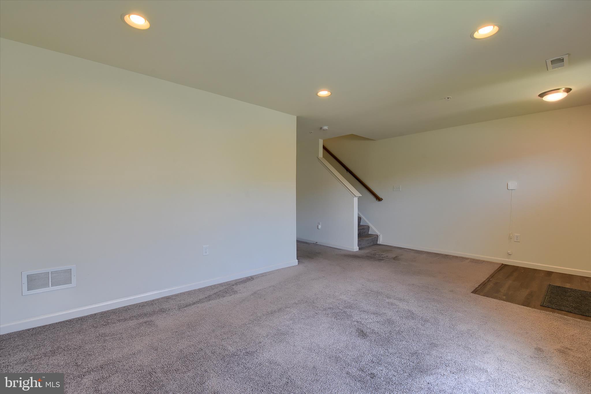 LAUREL RIDGE ESTATES - Residential
