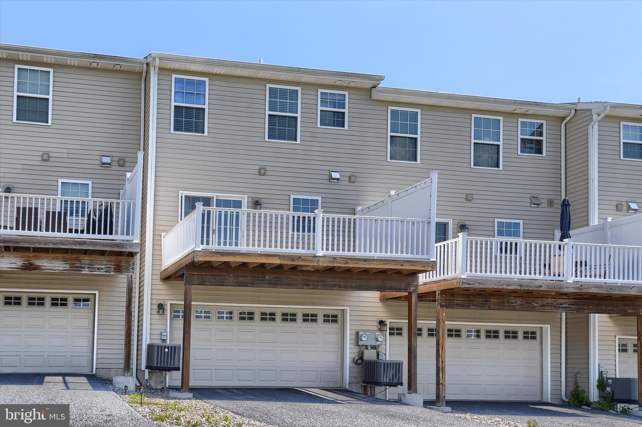 LAUREL RIDGE ESTATES - Residential