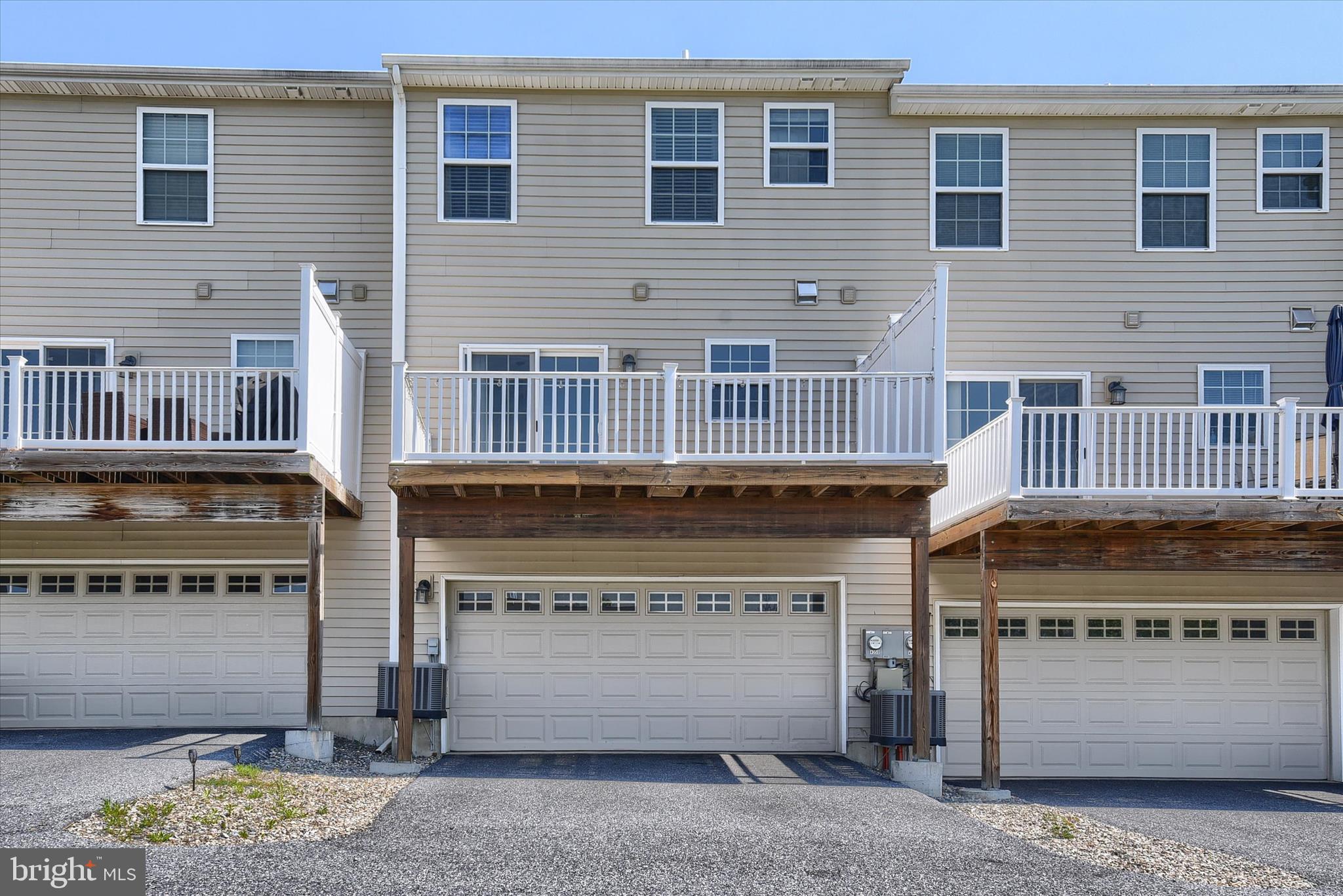 LAUREL RIDGE ESTATES - Residential