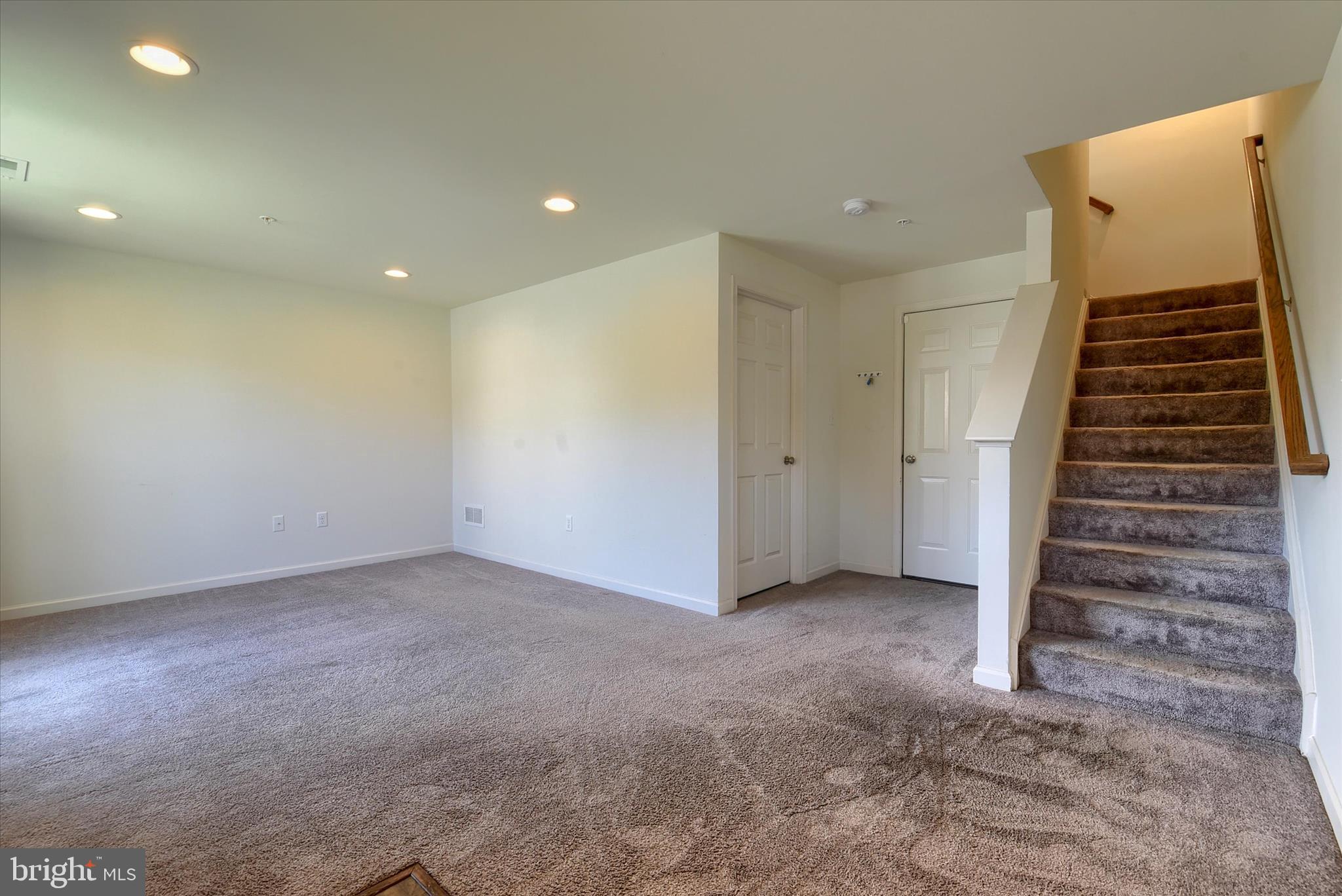 LAUREL RIDGE ESTATES - Residential
