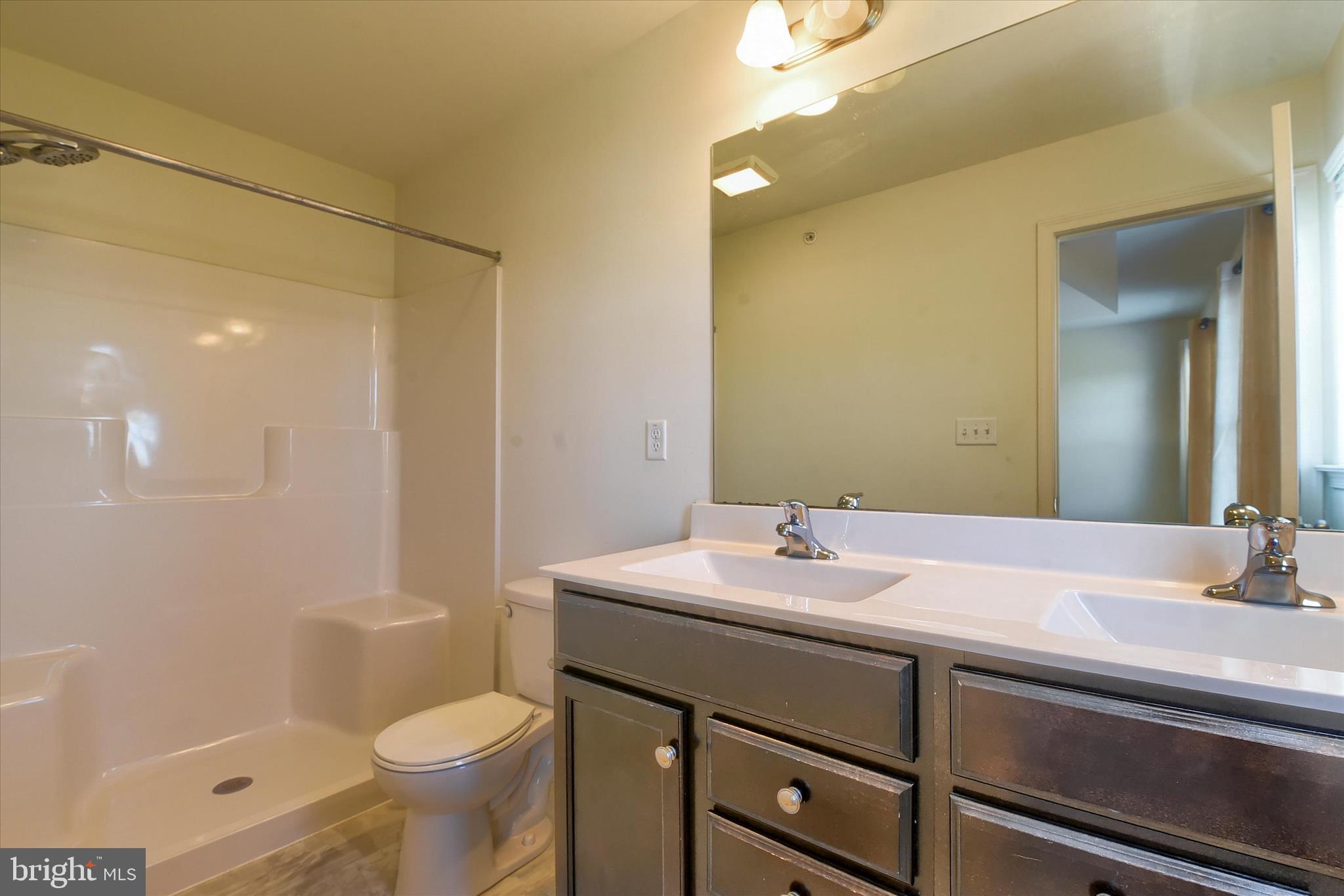 LAUREL RIDGE ESTATES - Residential