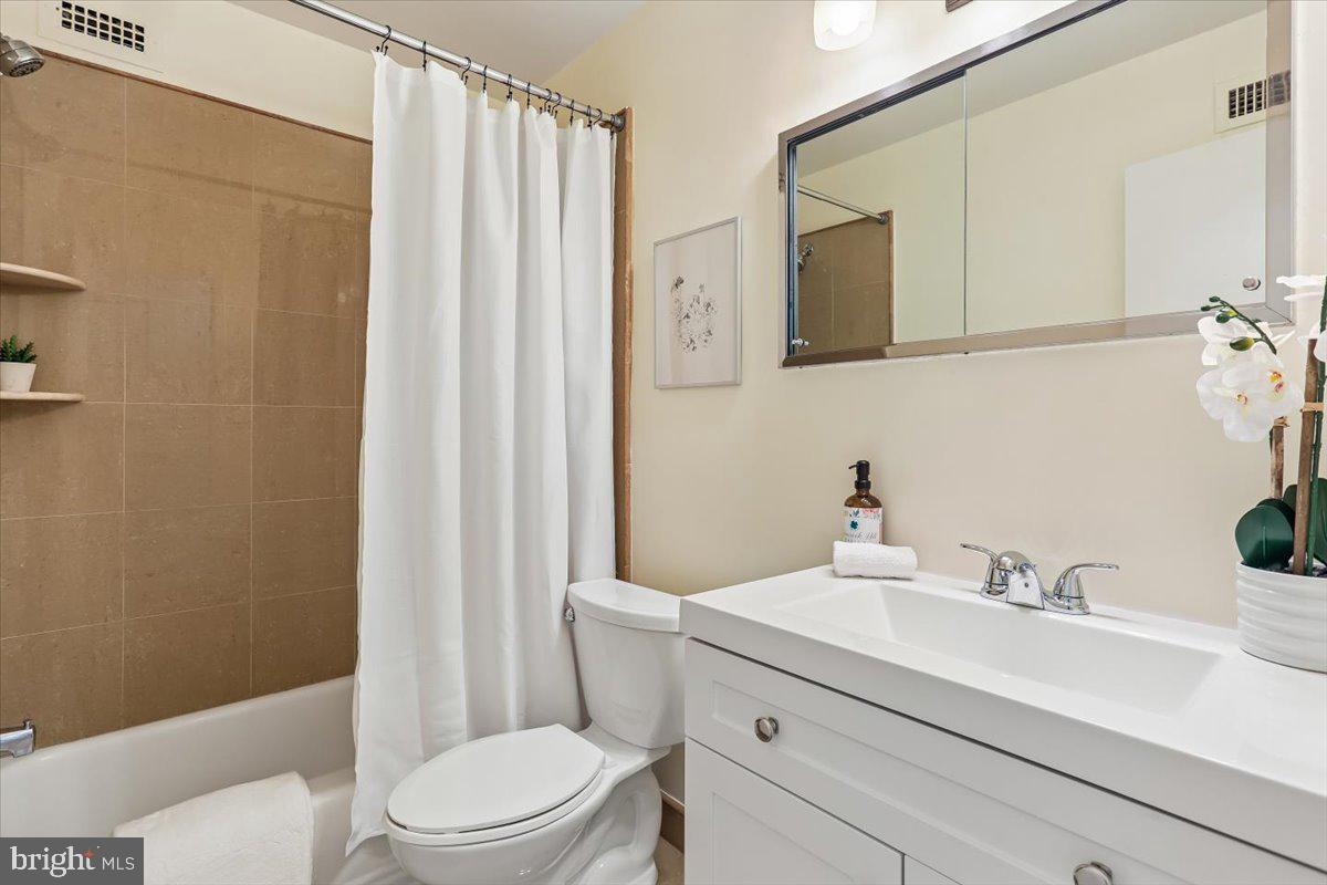 WHITEHALL - Residential